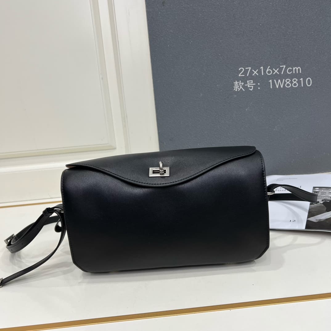 Balenciaga Shoulder Bag in Black Mid