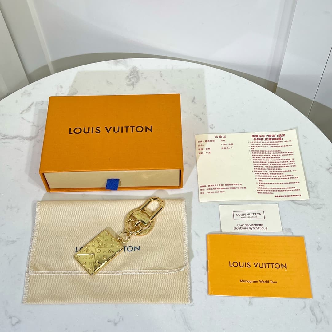 LV Love Note Envelope Key Holder And Bag Charm M67400