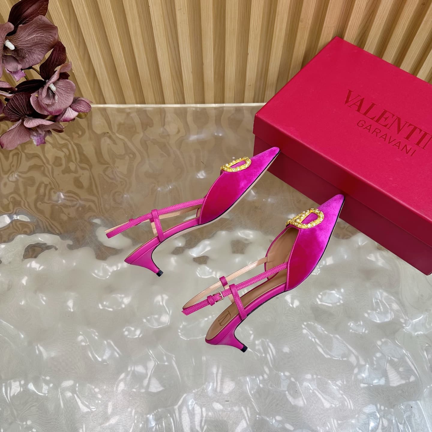 Valentino Vlogo Signature Slingback Pump Shoes 4 cm
