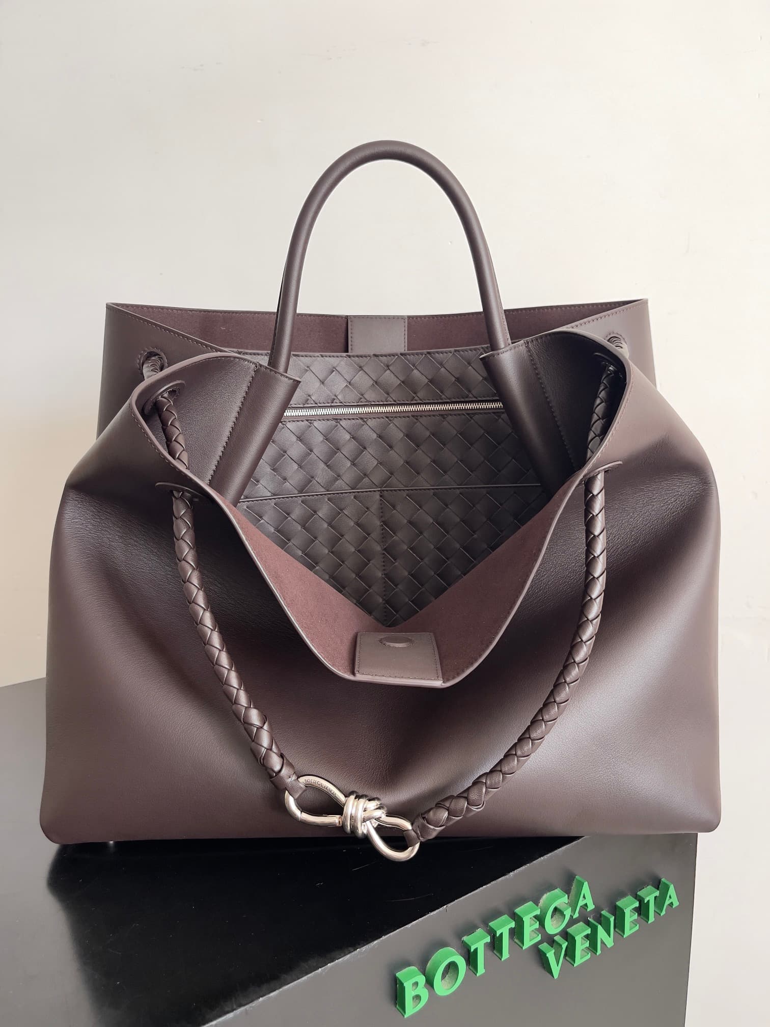 BV Andiamo Large tote bag in brown calfskin leather TOP
