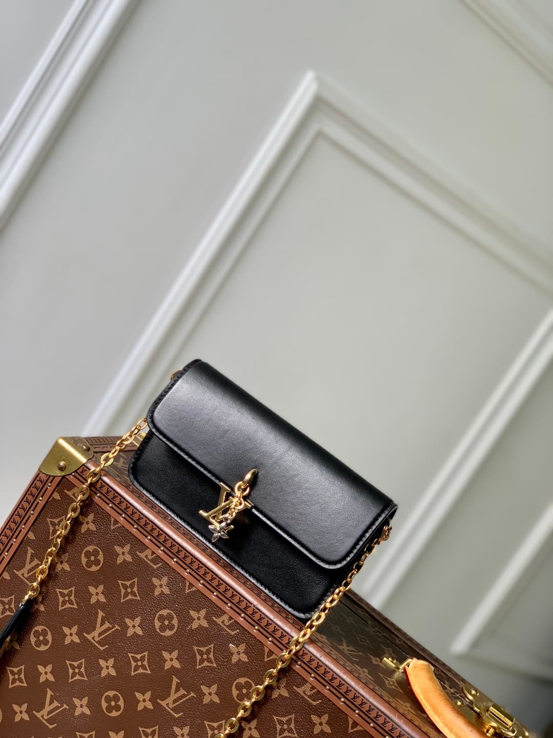 Louis Vuitton Wallet On Chain LV Bloom Black Calfskin leather M14564 High