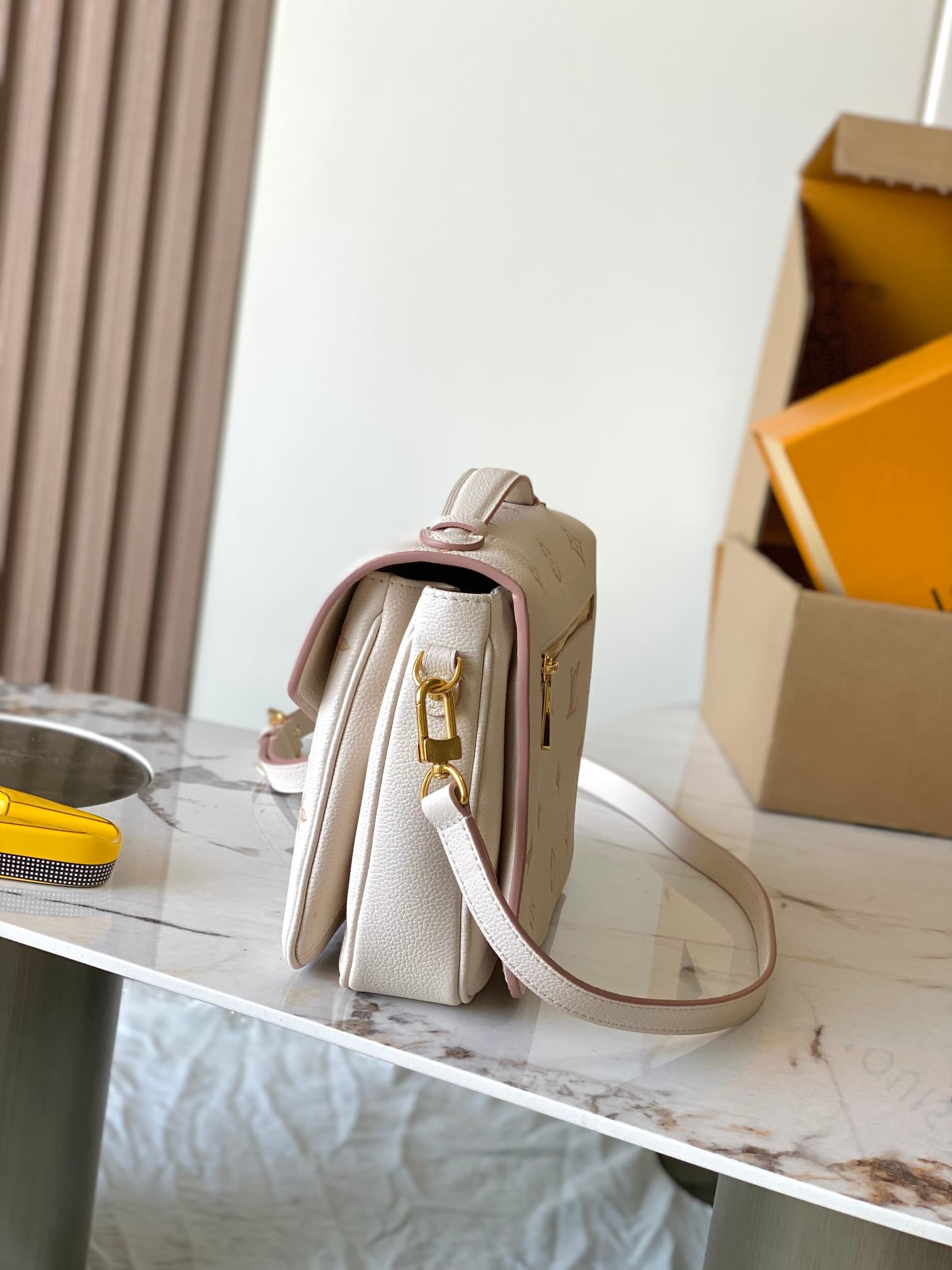 Louis Vuitton Pochette Métis Debossed grained cowhide leather M14977 Eden TOP