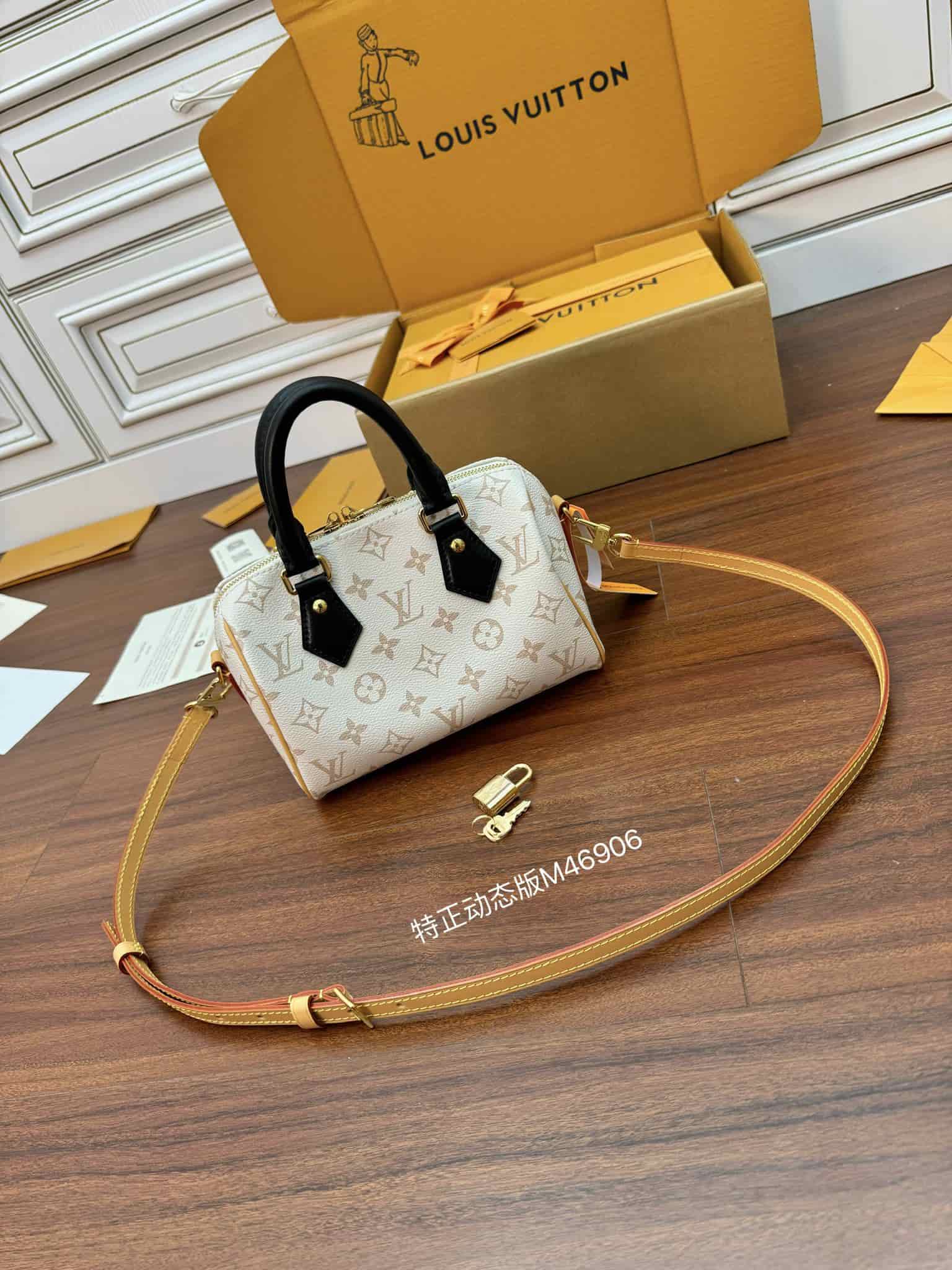 Louis Vuitton Speedy Bandoulière 20 Monogram coated canvas M46906 Top