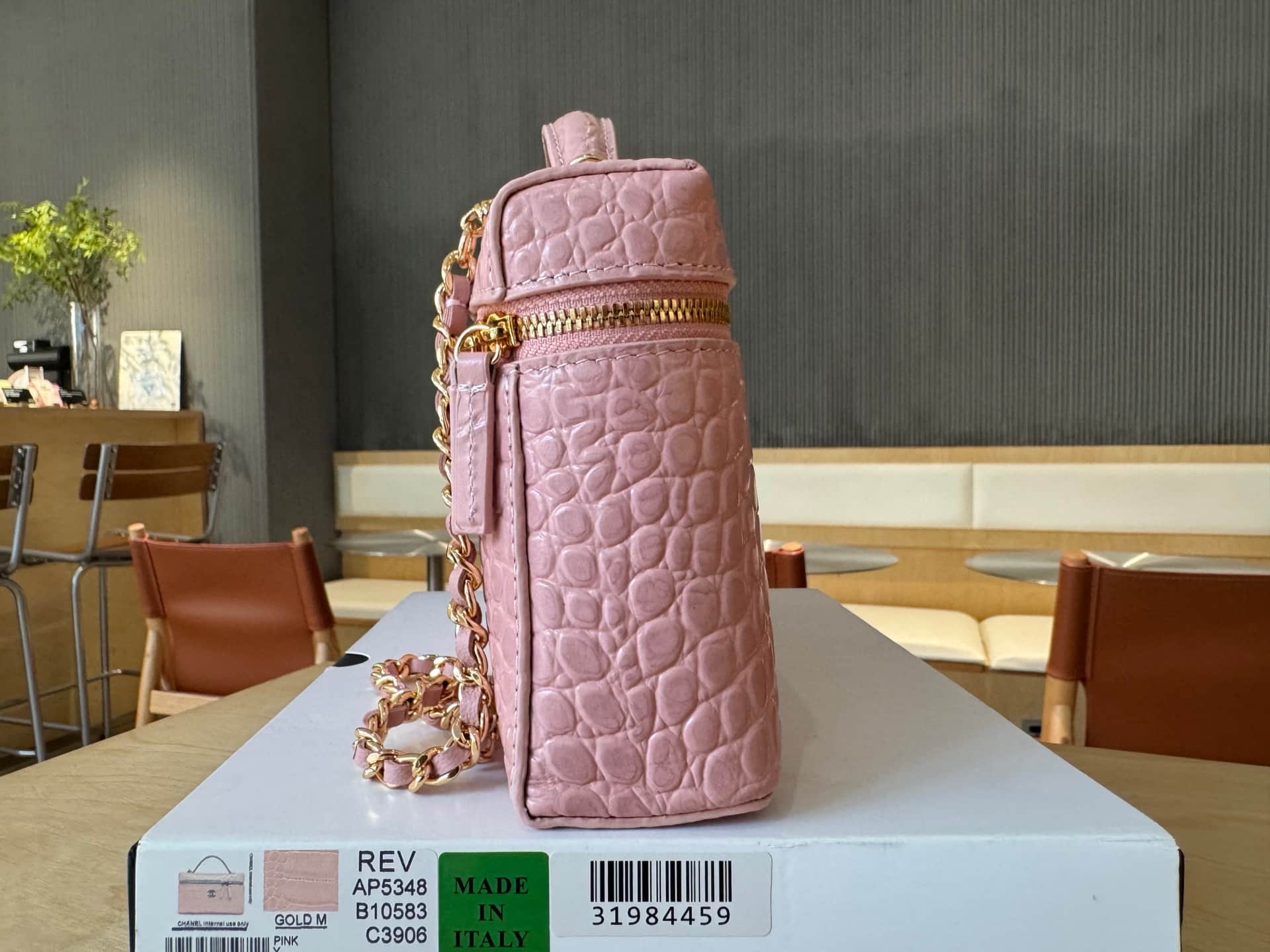 Chanel Vanity with Chain Crocodile-embossed leather& Gold-Tone Metal Pink AP5438 A