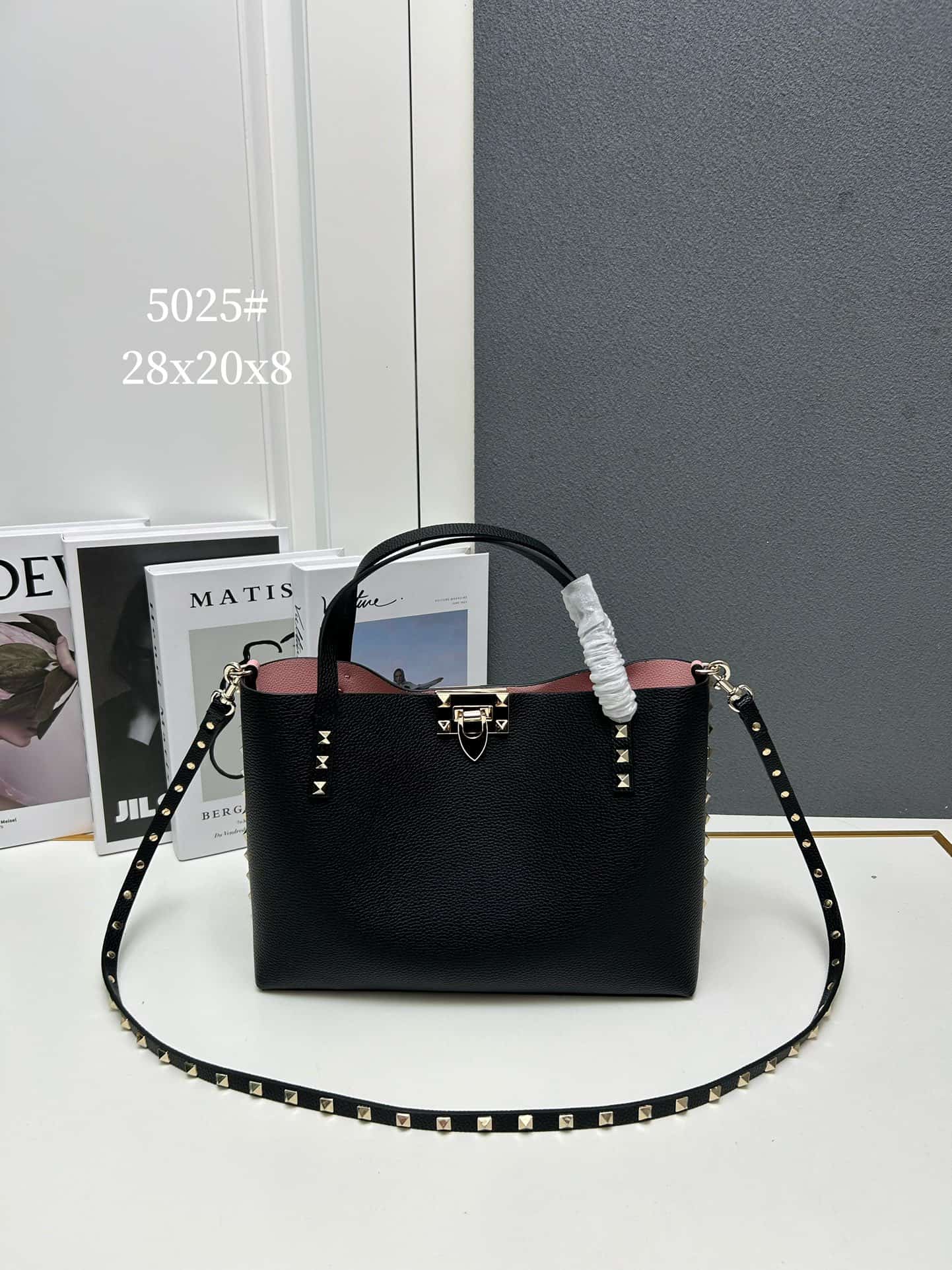 Valentino Garavani Rockstud Tote Bag in Black Mid