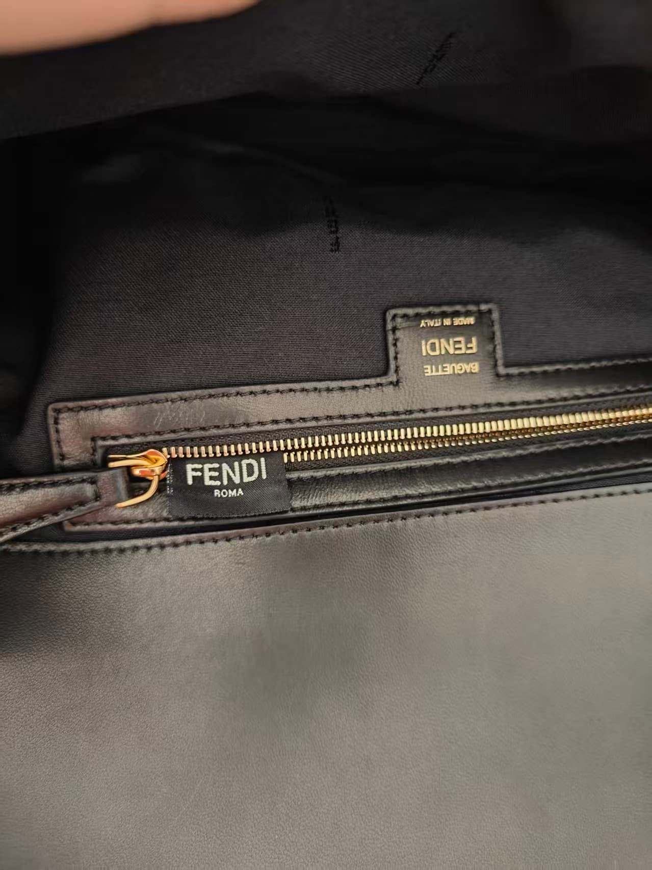 LARGE BAGUETTE leather bag black High