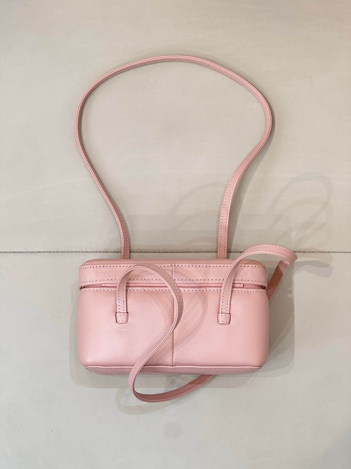 Chanel Long Vanity with Leather Strap Grained Shiny Calfskin & Gold-Tone Metal Light Pink AP5067 TOP