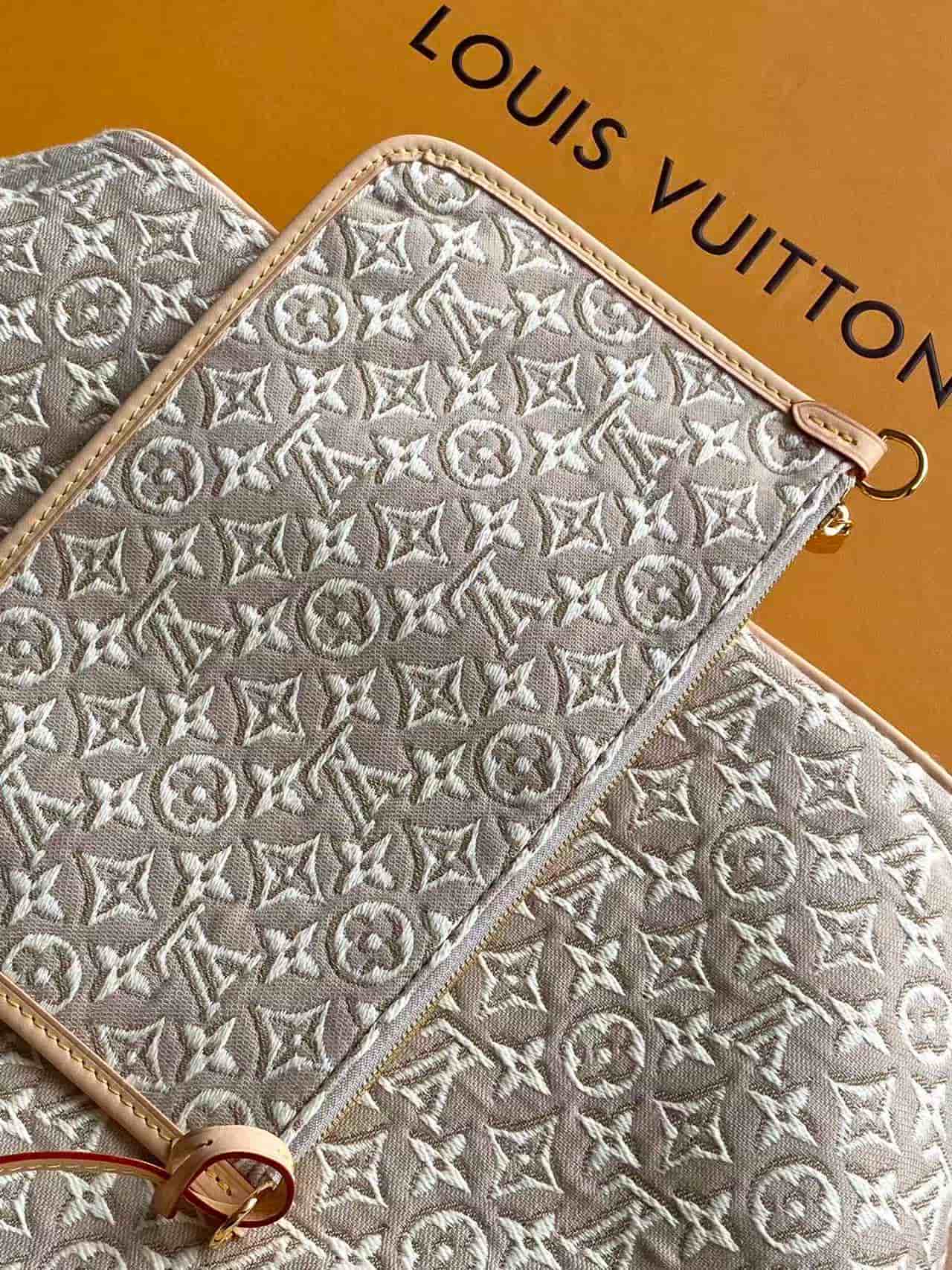 Louis Vuitton Neverfull MM Monogram Emblème Peuplier M2A381 High