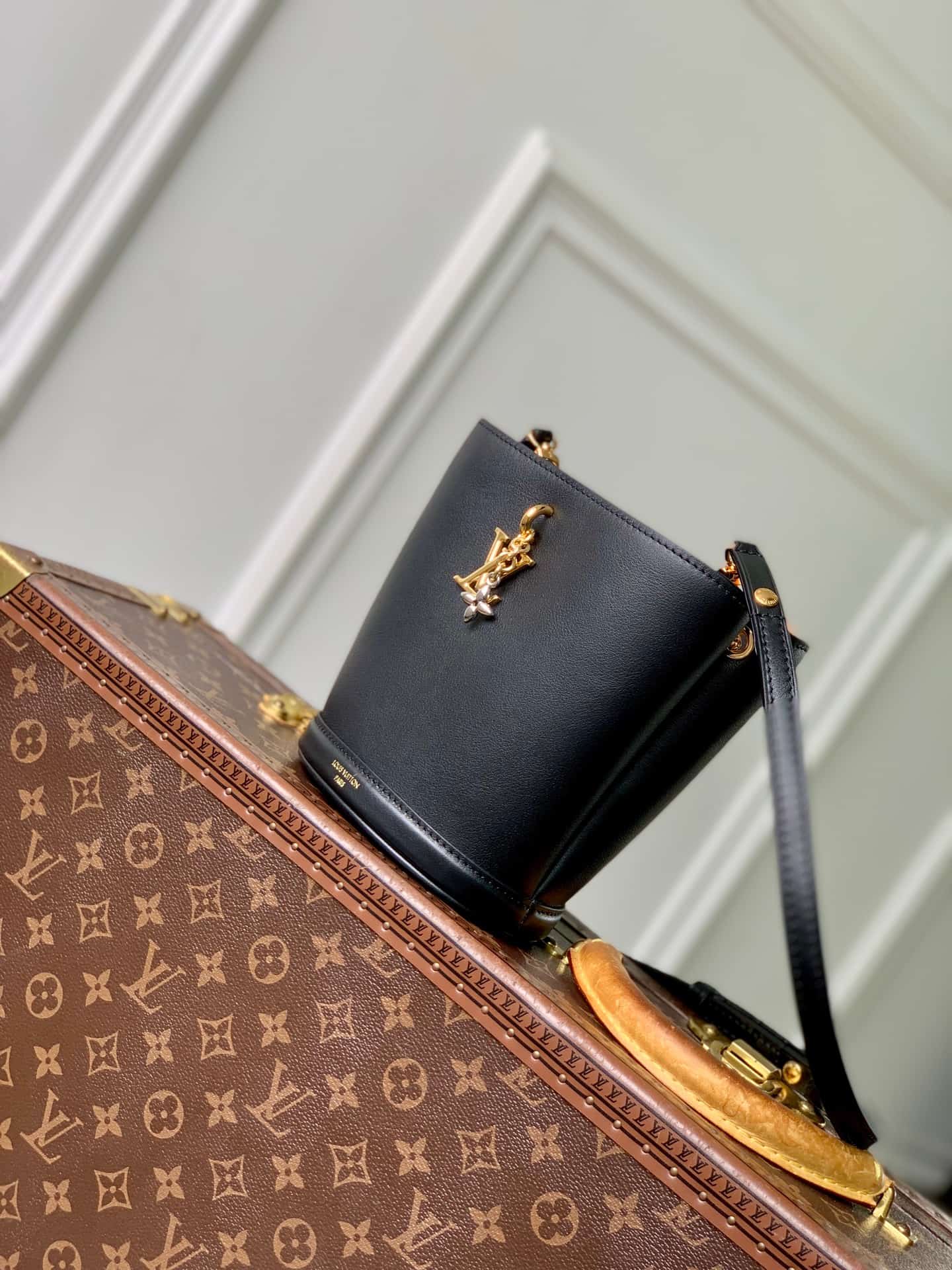 Louis Vuitton Bloom Mini Hobo Black Calfskin leather M27260 High