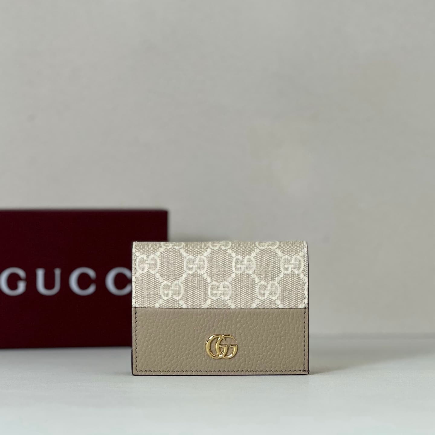 Gucci Bi-color GG Marmont small wallet ‎841358 beige and white GG Supreme High