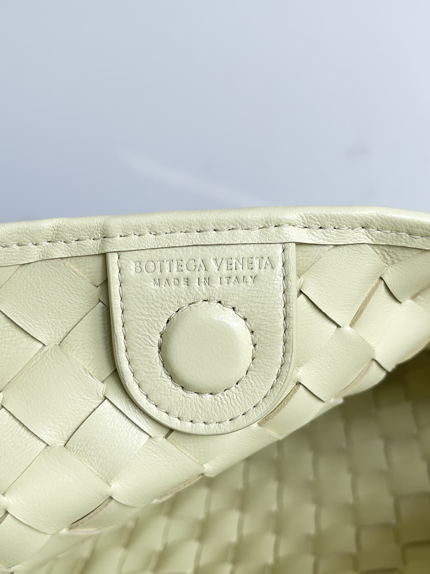 BV Sardine Small Intrecciato Cream TOP