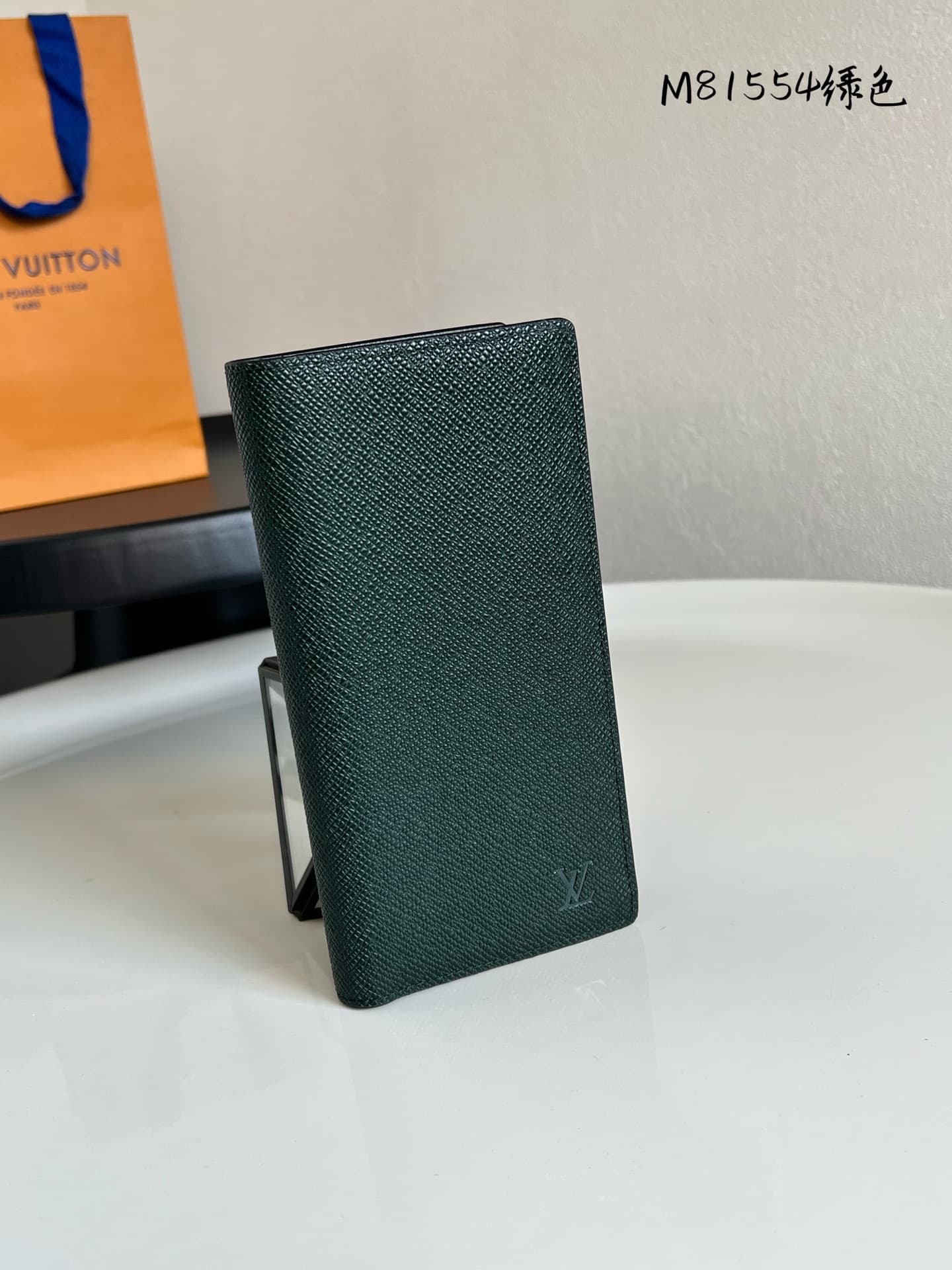 Louis Vuitton Taiga leather Brazza wallet M81554 High