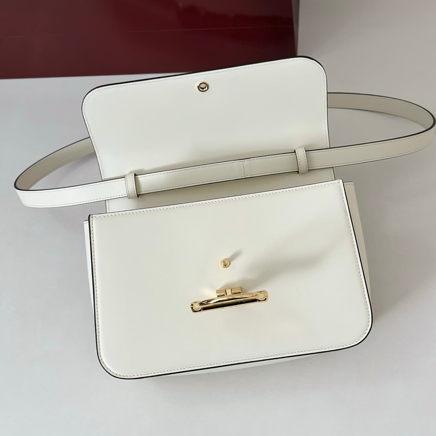 Gucci Siena medium top handle bag 855535 White High
