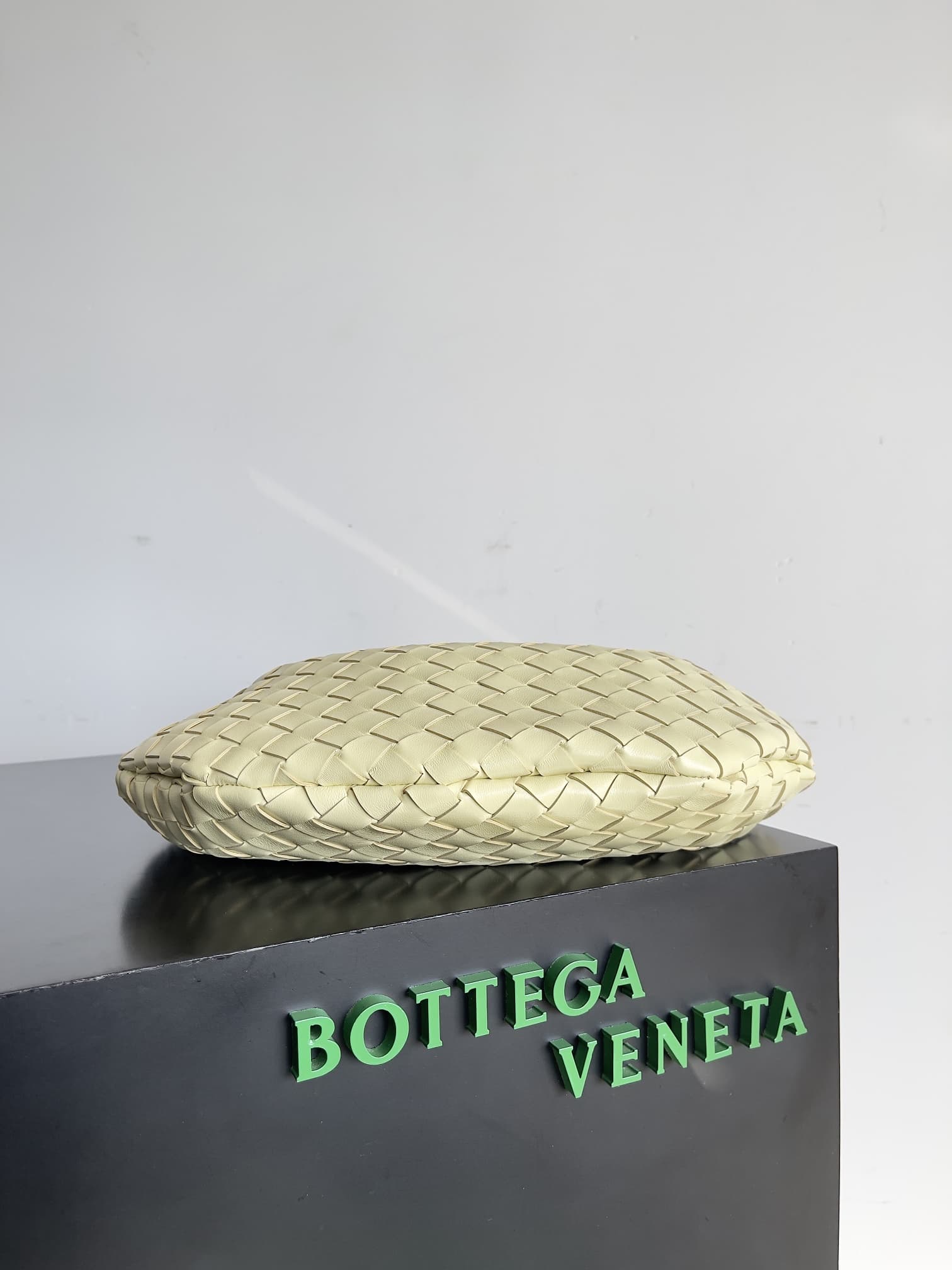 BV Sardine Small Intrecciato Cream TOP