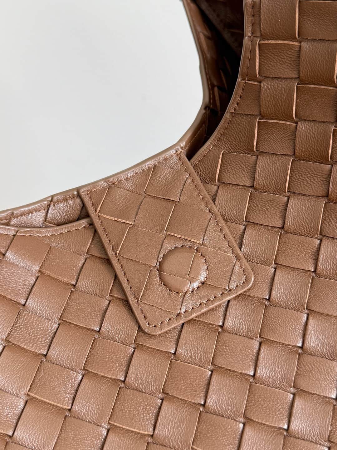 Bottega Veneta Large Campana shoulder bag in Intrecciato leather Pinecone TOP