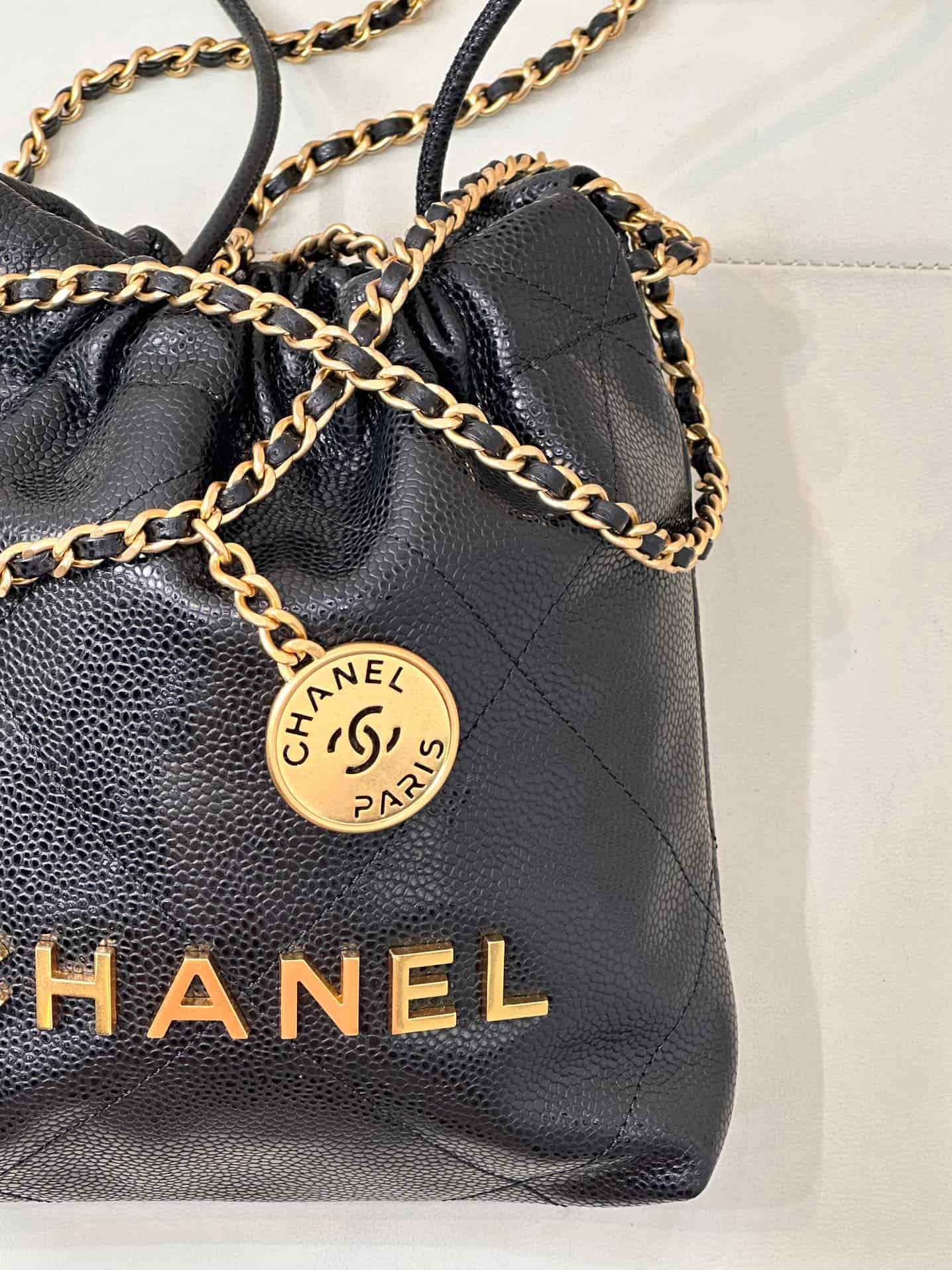 Chanel 22 MINI HANDBAG Grained Calfskin Black & Gold-Tone Metal AS3980 TOP