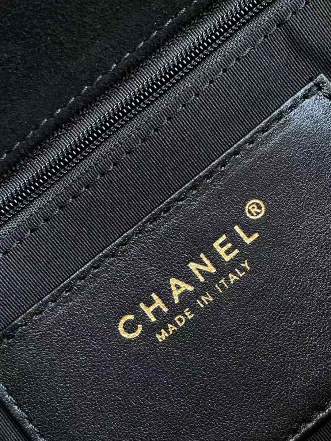Chanel Classic Flap bag in Black Suede & Gold-Tone Metal AS5987 A