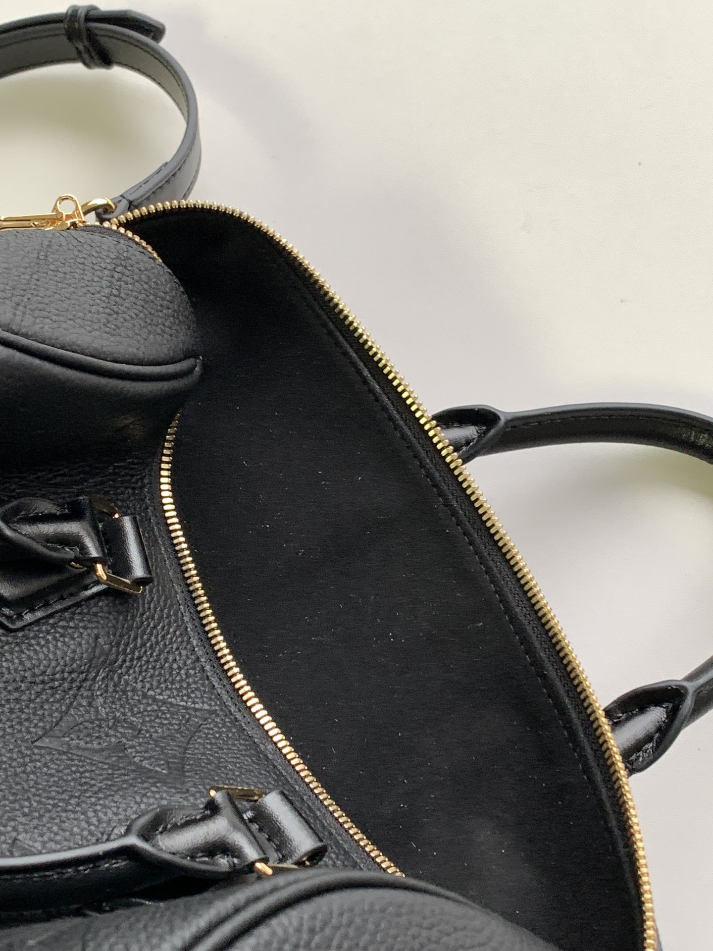 Louis Vuitton Speedy Bandoulière 25 Bag Black Embossed supple grained cowhide leather M58951 High