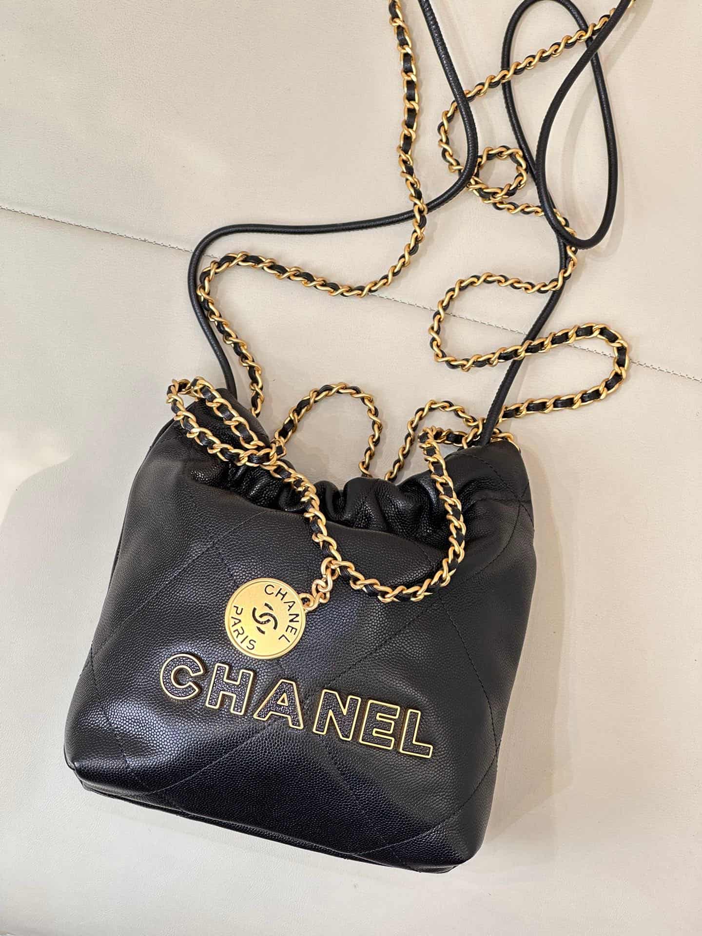 Chanel 22 MINI HANDBAG Shiny Calfskin Black & Gold-Tone Metal AS3980 TOP