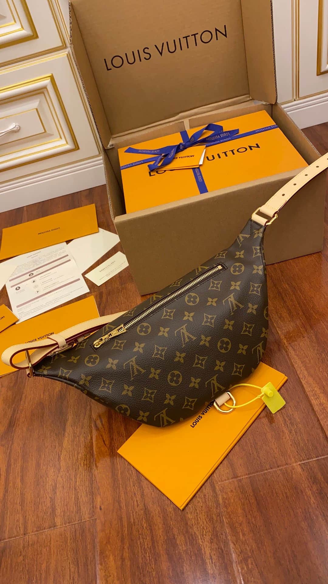 Louis Vuitton Bumbag Monogram canvas M43644 Top