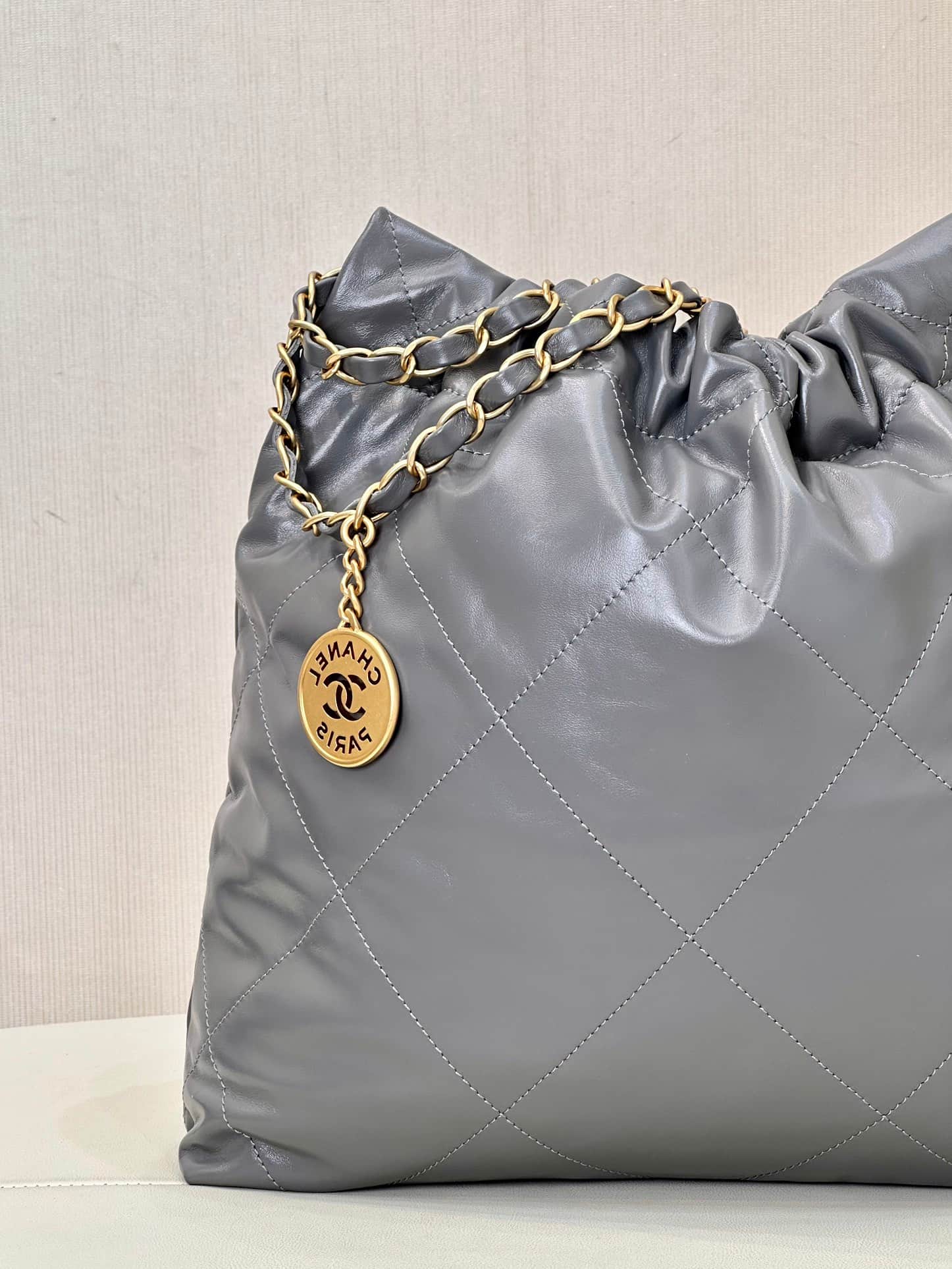 Chanel 22 Small handbag Shiny calfskin & Gold-tone metal AS3260 Grey TOP