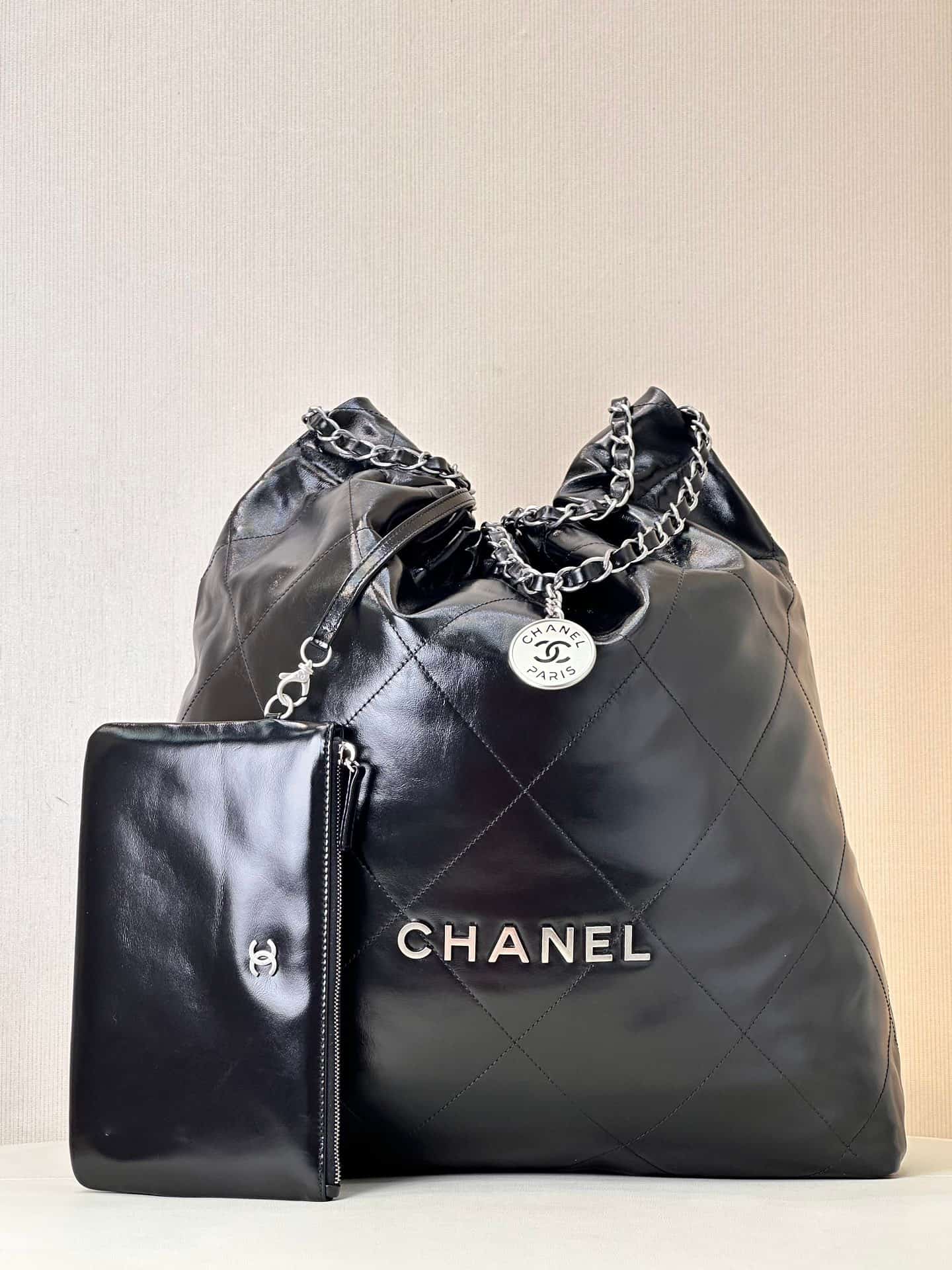 Chanel 22 LARGE HANDBAG Shiny Calfskin & Silver-Tone Metal AS3262 Black TOP