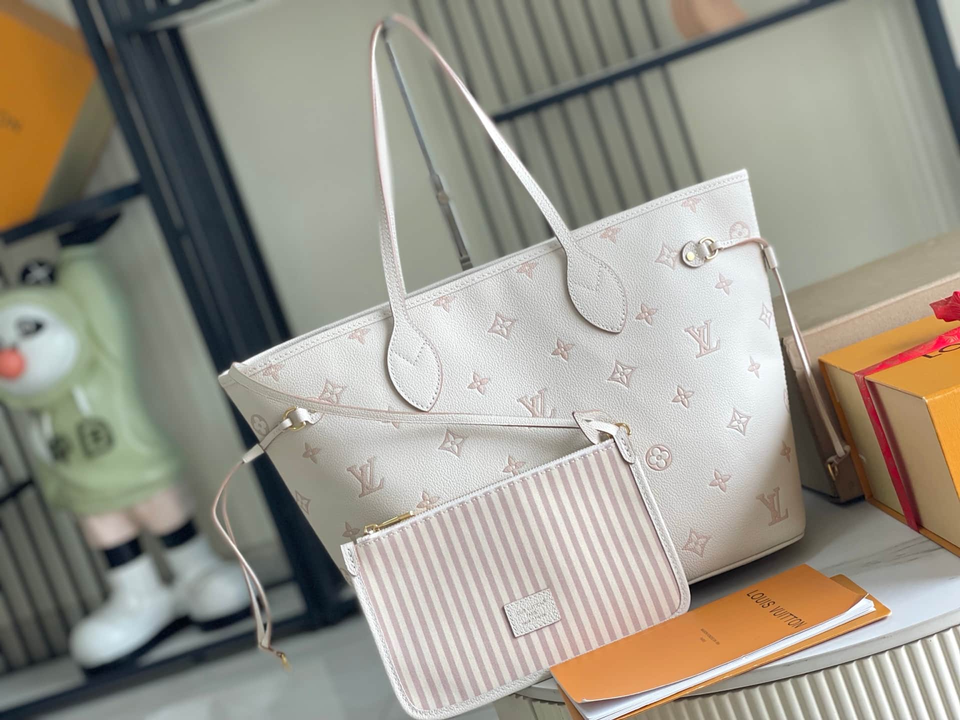 Louis Vuitton Neverfull MM Debossed grained cowhide leather M14285 Eden TOP
