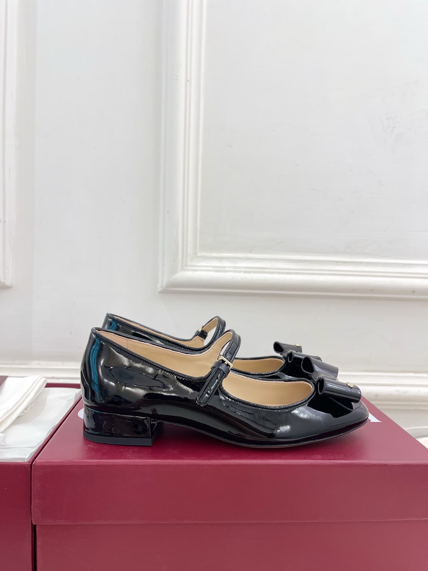 Gucci Mary janes shoes Women