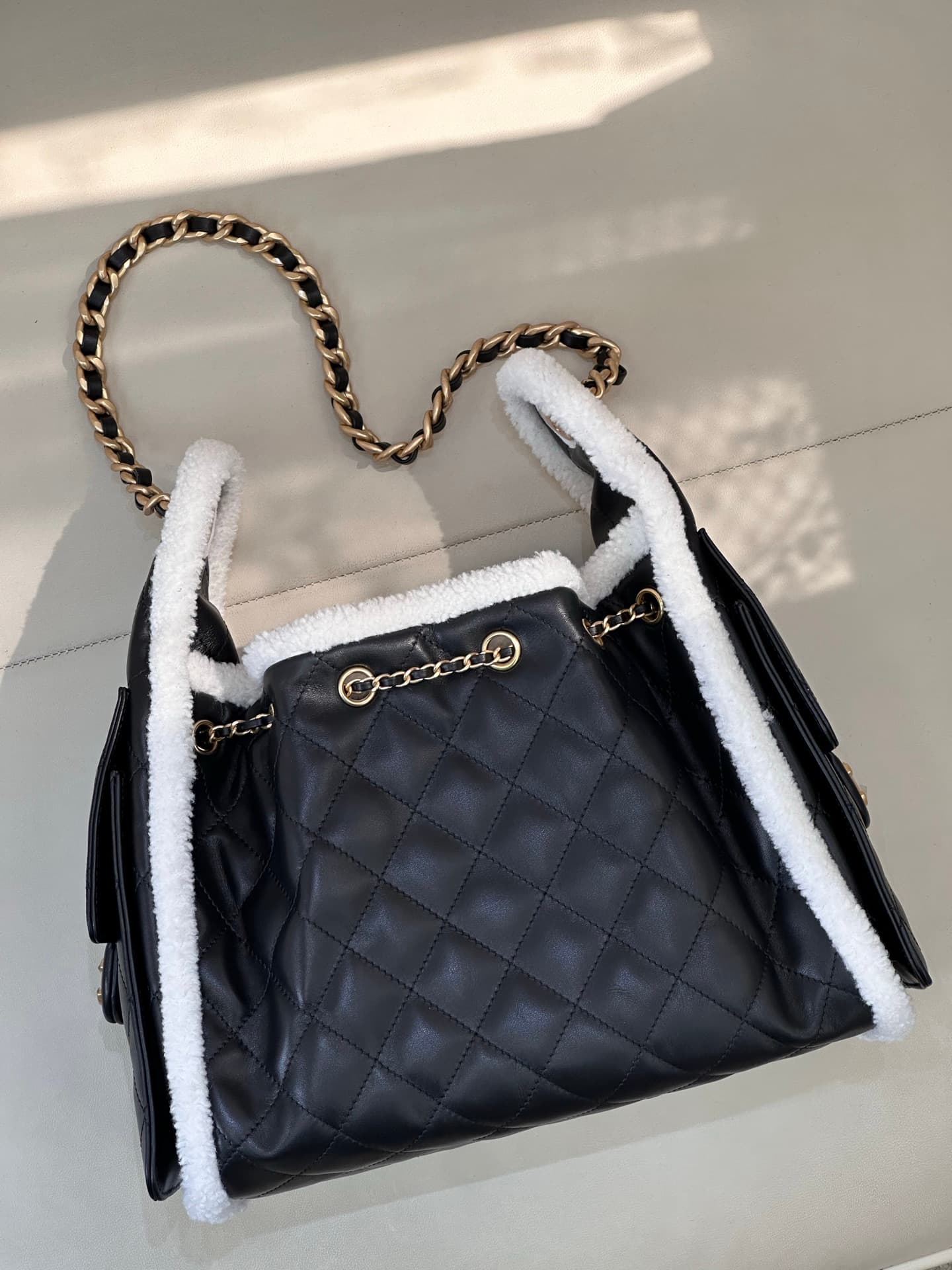 Chanel 25 Small Hobo handbag AS5293 Lambskin with crumpled sheepskin shearling&Gold-tone Metal Black TOP