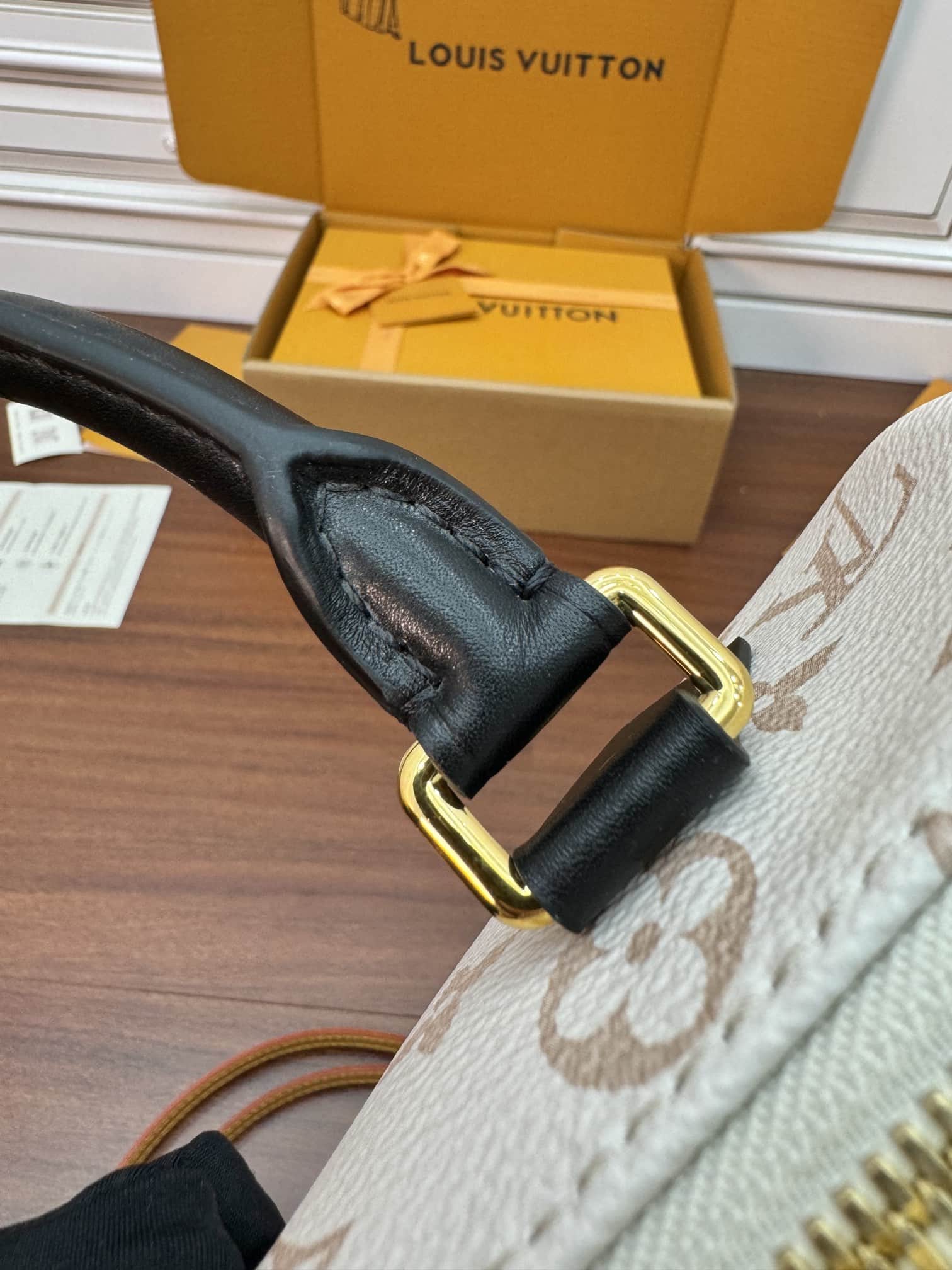Louis Vuitton Speedy Bandoulière 20 Monogram coated canvas M46906 Top