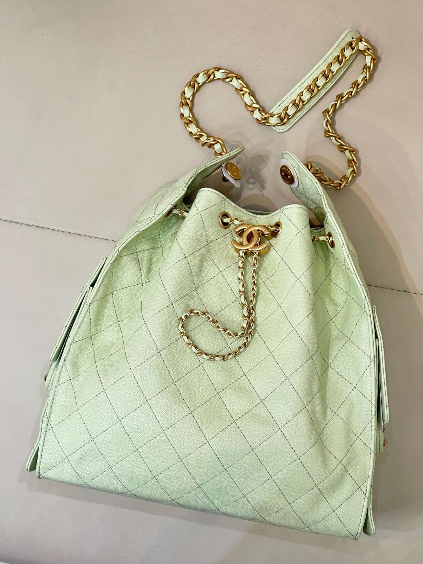 Chanel 25 Medium Hobo handbag AS5311 Grained Calfskin & Gold-tone Metal Light Green TOP