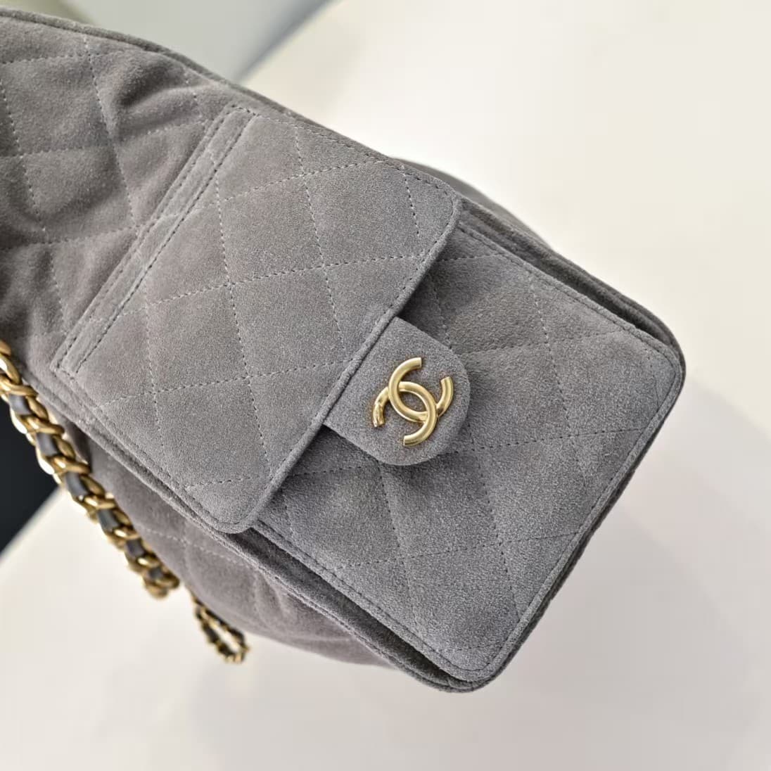 Chanel 25 Small Hobo handbag AS5293 Suede & gold-tone metal Grey A