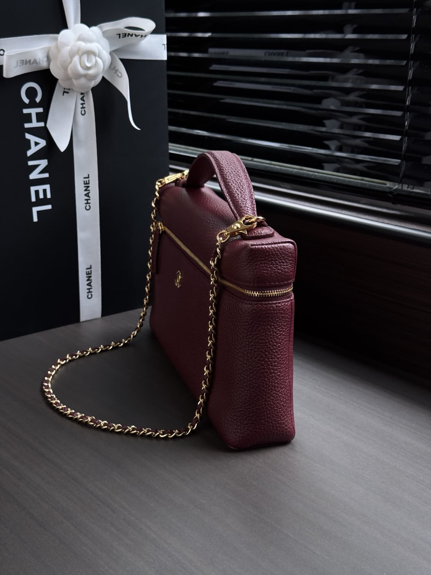 Chanel Vanity with chain Grained Calfskin & Gold-Tone Metal Dark Burgundy AS6473 A