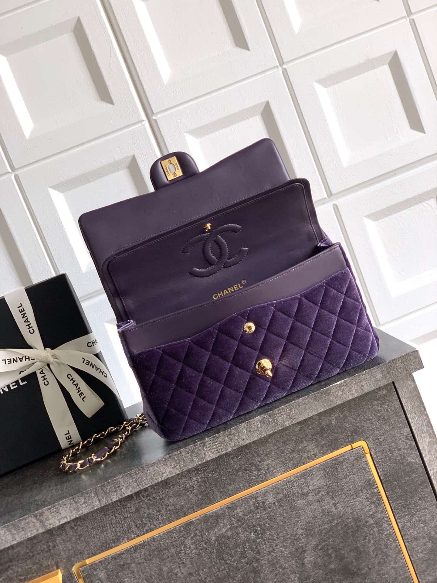 Chanel Medium CLASSIC HANDBAG Velvet  & Gold-Tone Metal Purple A