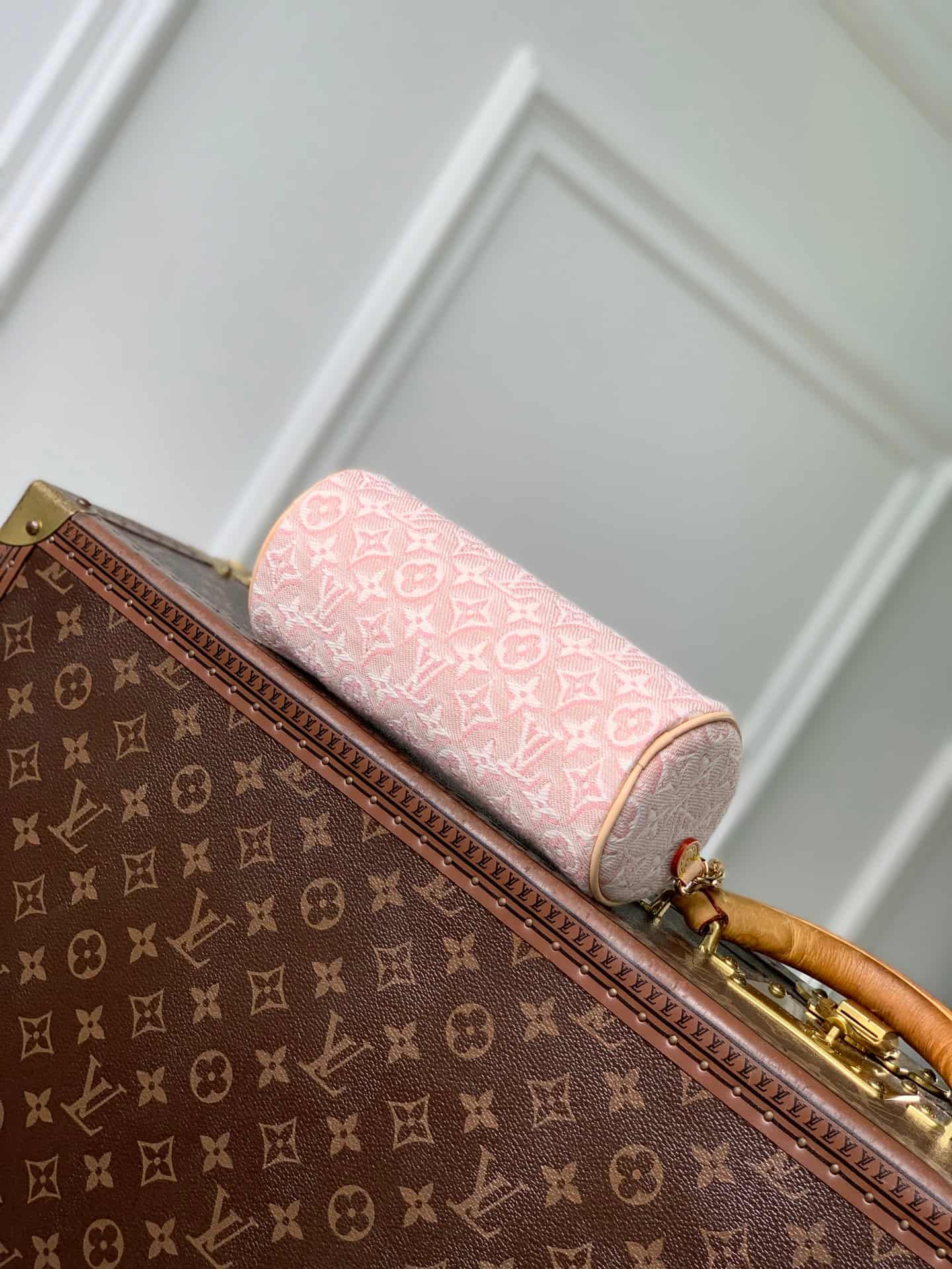 Louis Vuitton Pochette Papillon Monogram Emblème Rose Ruban M29881 High