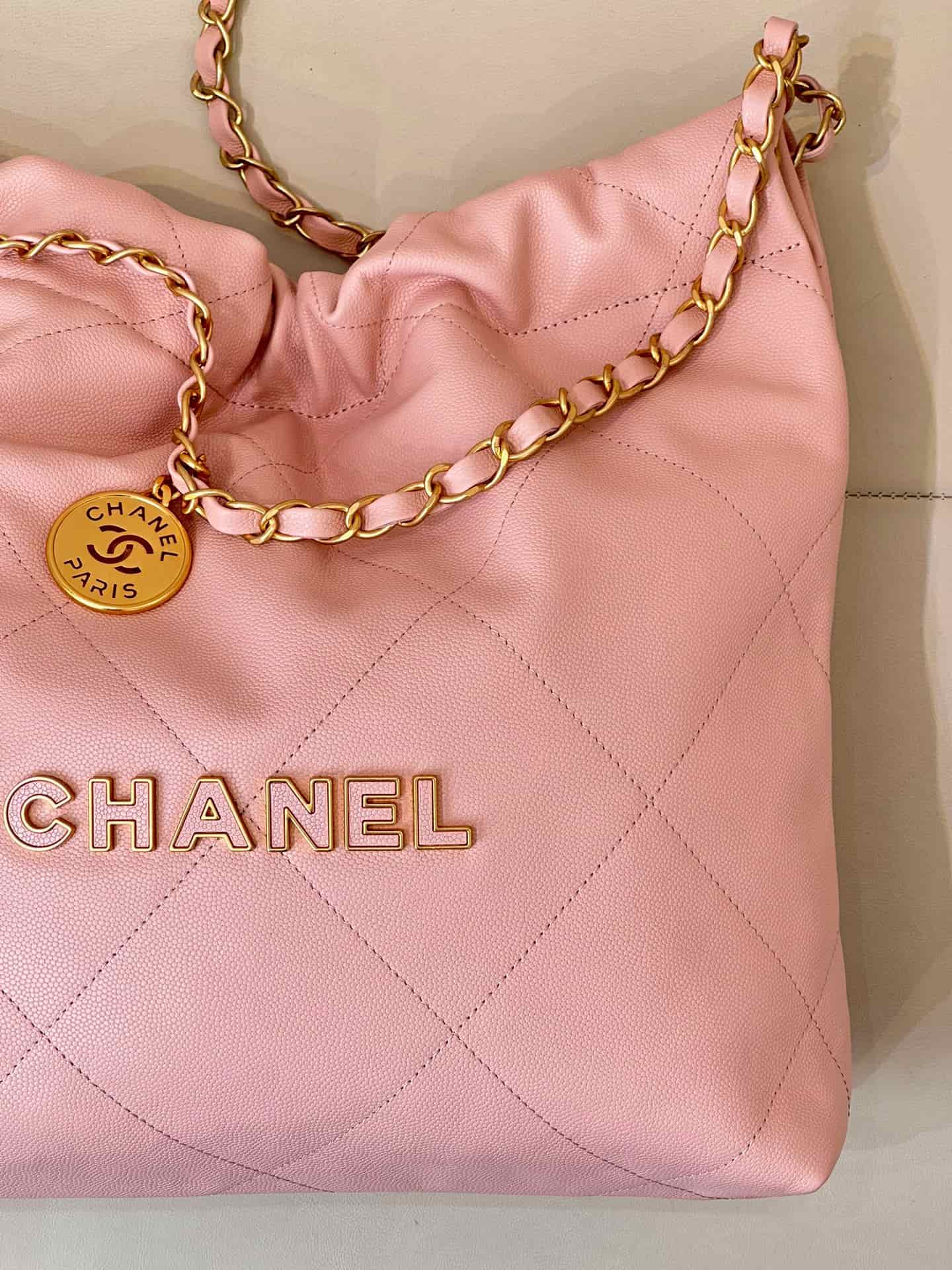 Chanel 22 Small handbag Shiny calfskin & gold-tone metal AS3260 Pink TOP