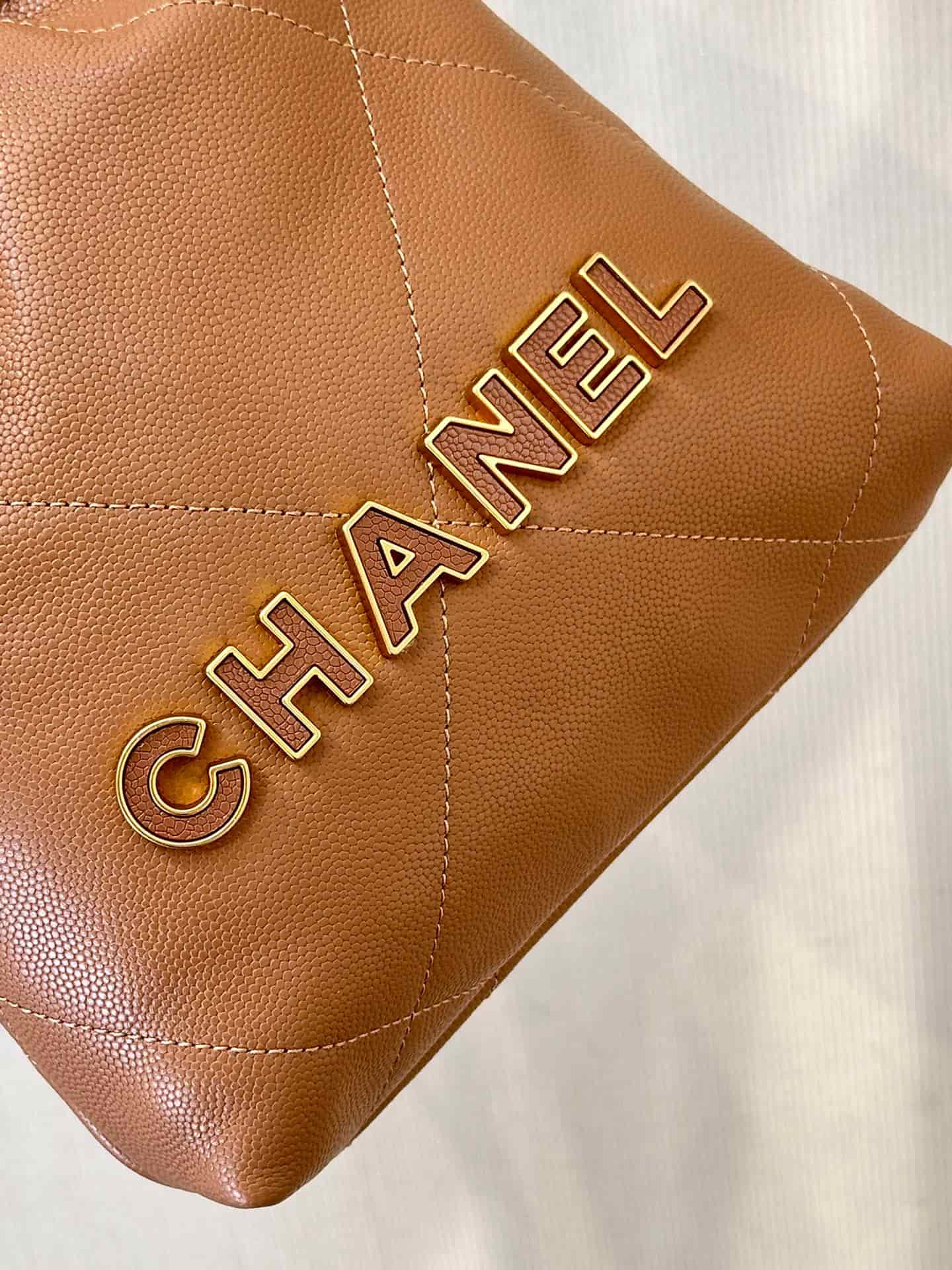 Chanel 22 MINI HANDBAG Shiny Calfskin Caramel & Gold-Tone Metal AS3980 TOP