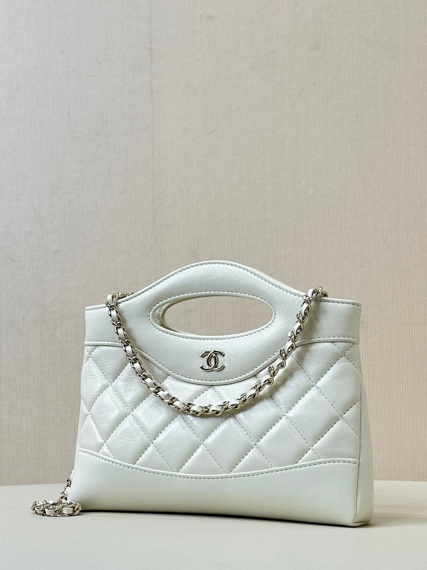Chanel Clutch with chain Lambskin & Gold-Tone Metal AP3656 White TOP