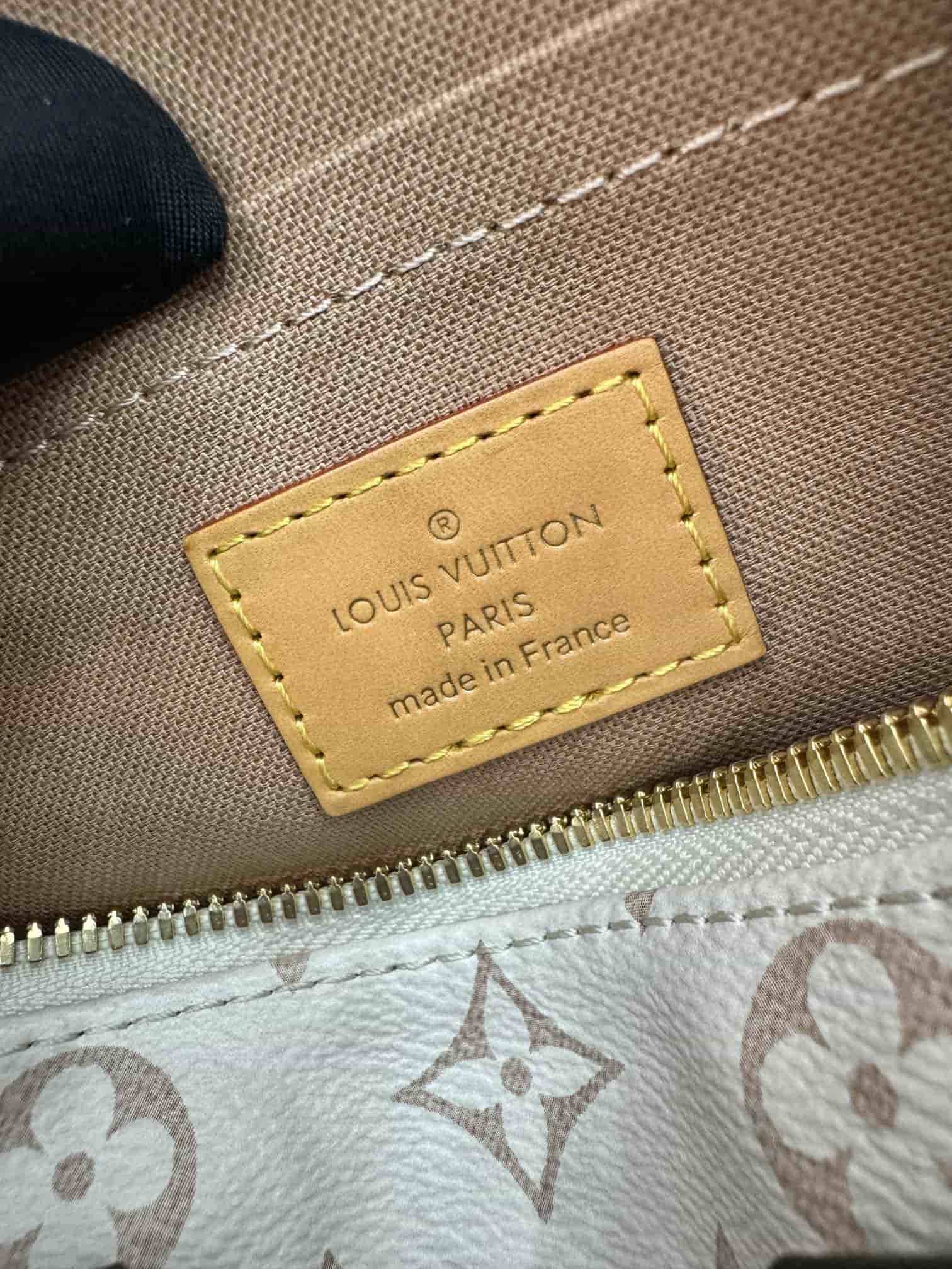 Louis Vuitton Speedy Bandoulière 20 Monogram coated canvas M46906 Top