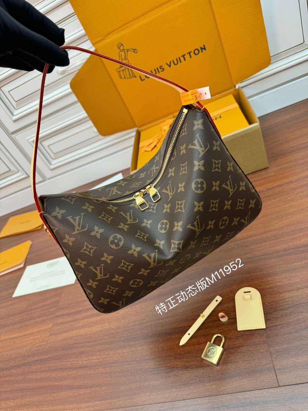 Louis Vuitton Slouchy PM Monogram Coated canvas M11952 Top