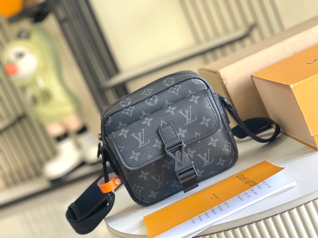 Louis Vuitton Getaway Messenger Monogram Eclipse coated canvas M12518 TOP