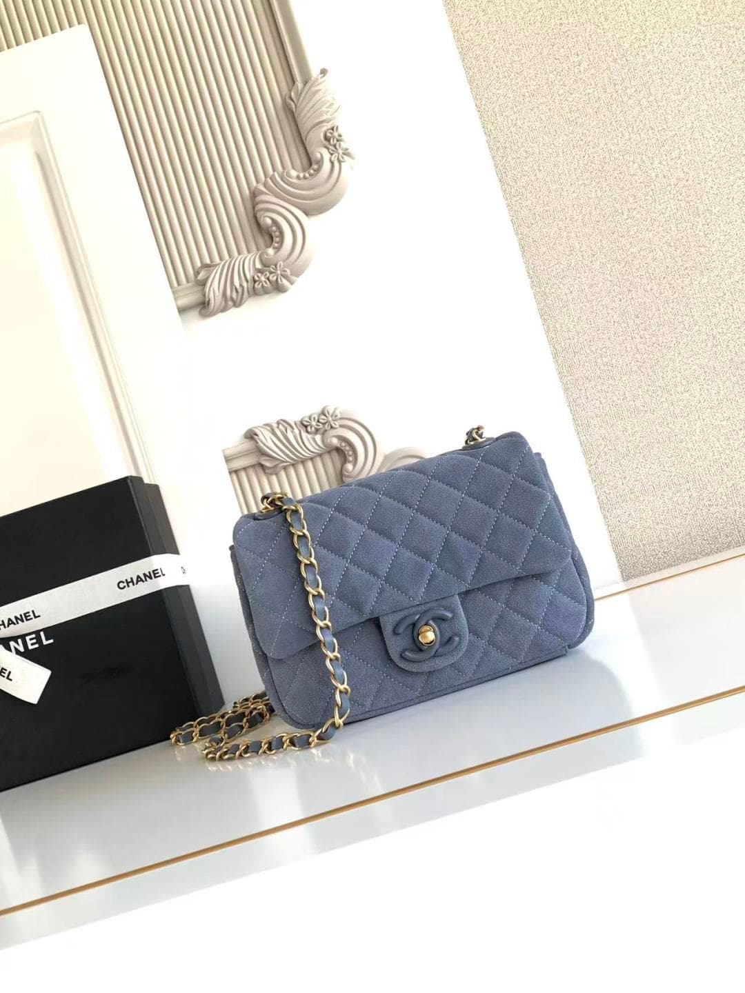 Chanel Classic Flap bag in Blue Suede & Gold-Tone Metal AS5989 A