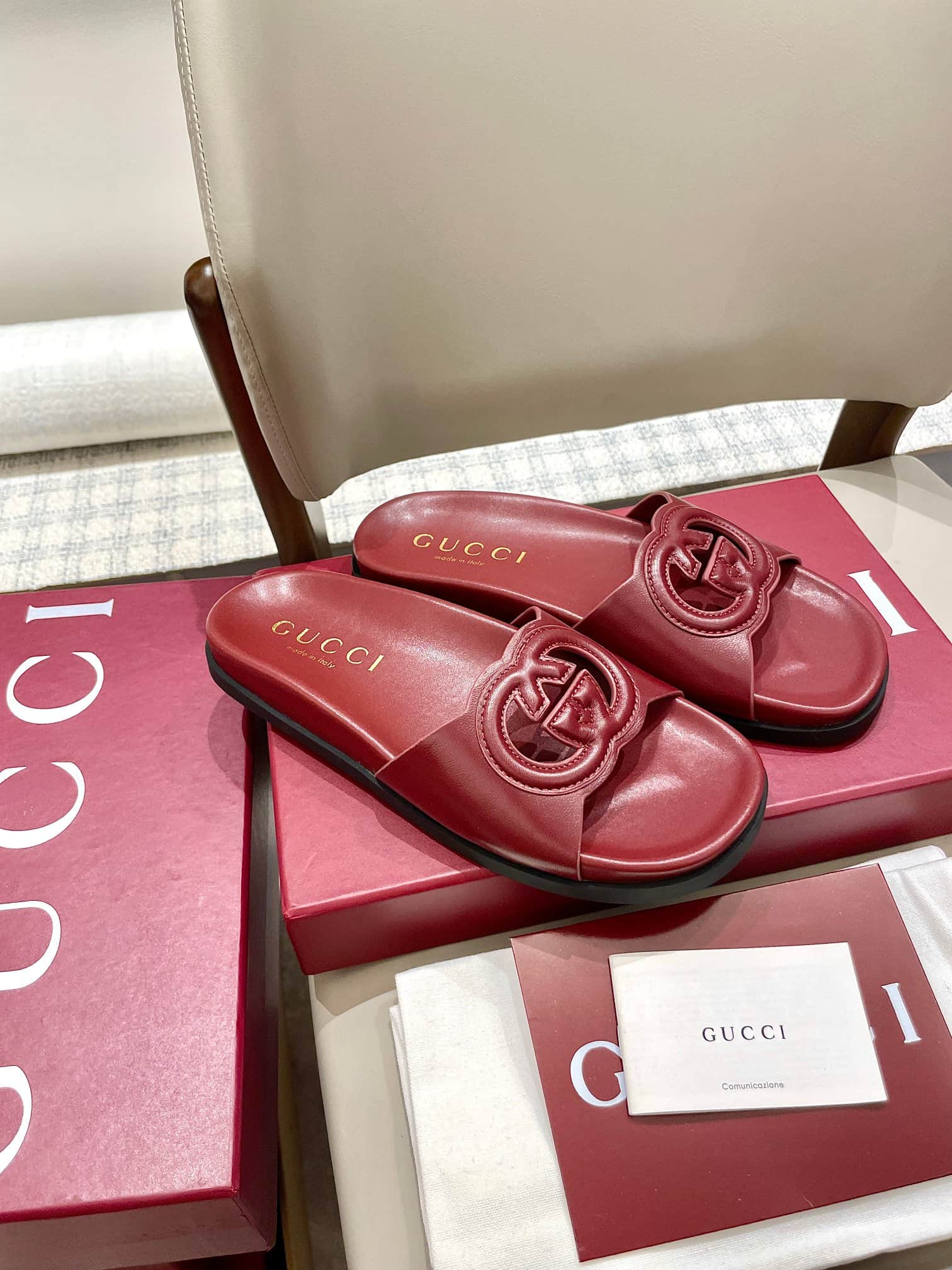 Gucci Women's Interlocking G slide sandal Shoes Women