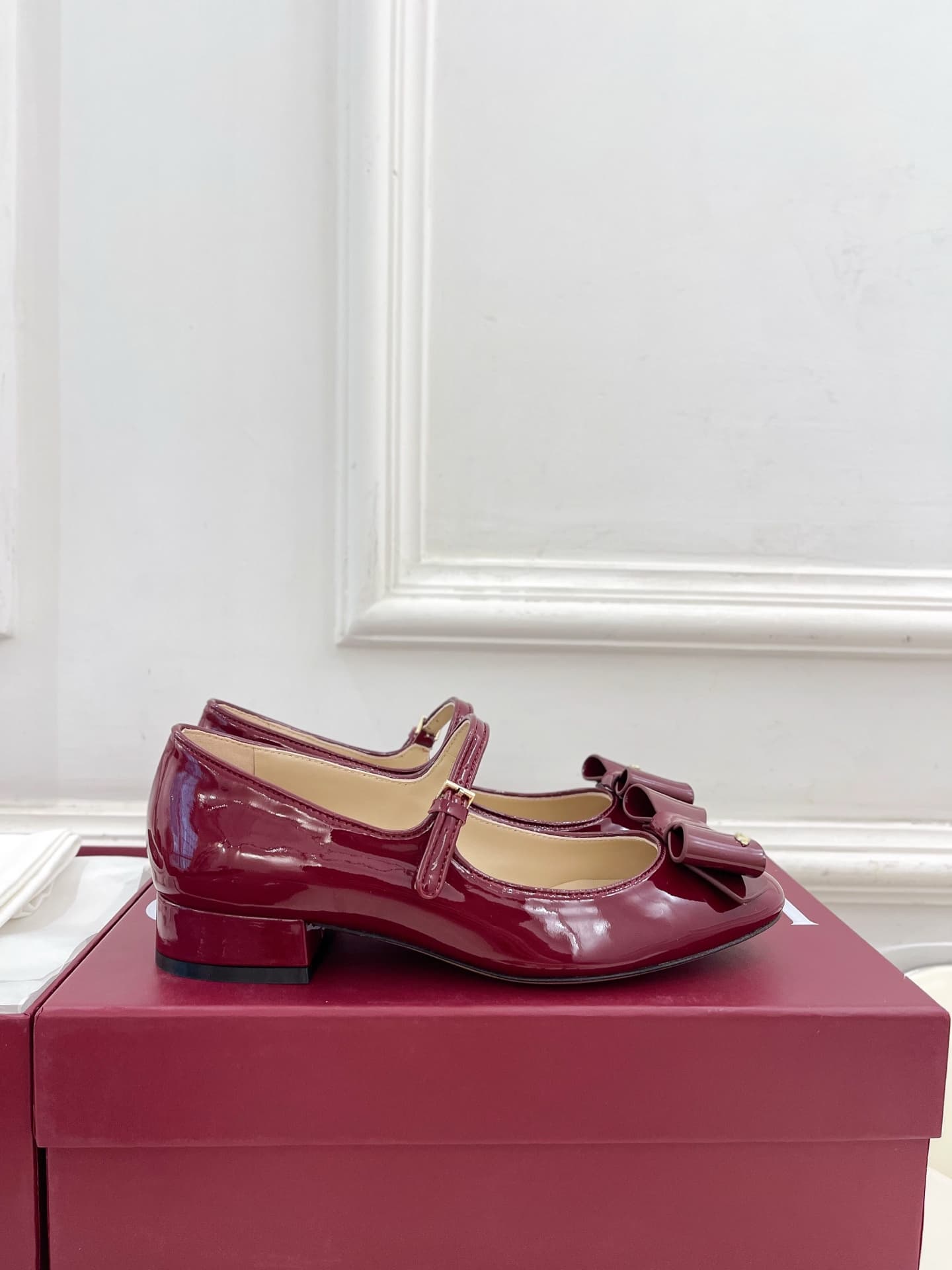 Gucci Mary janes shoes Women