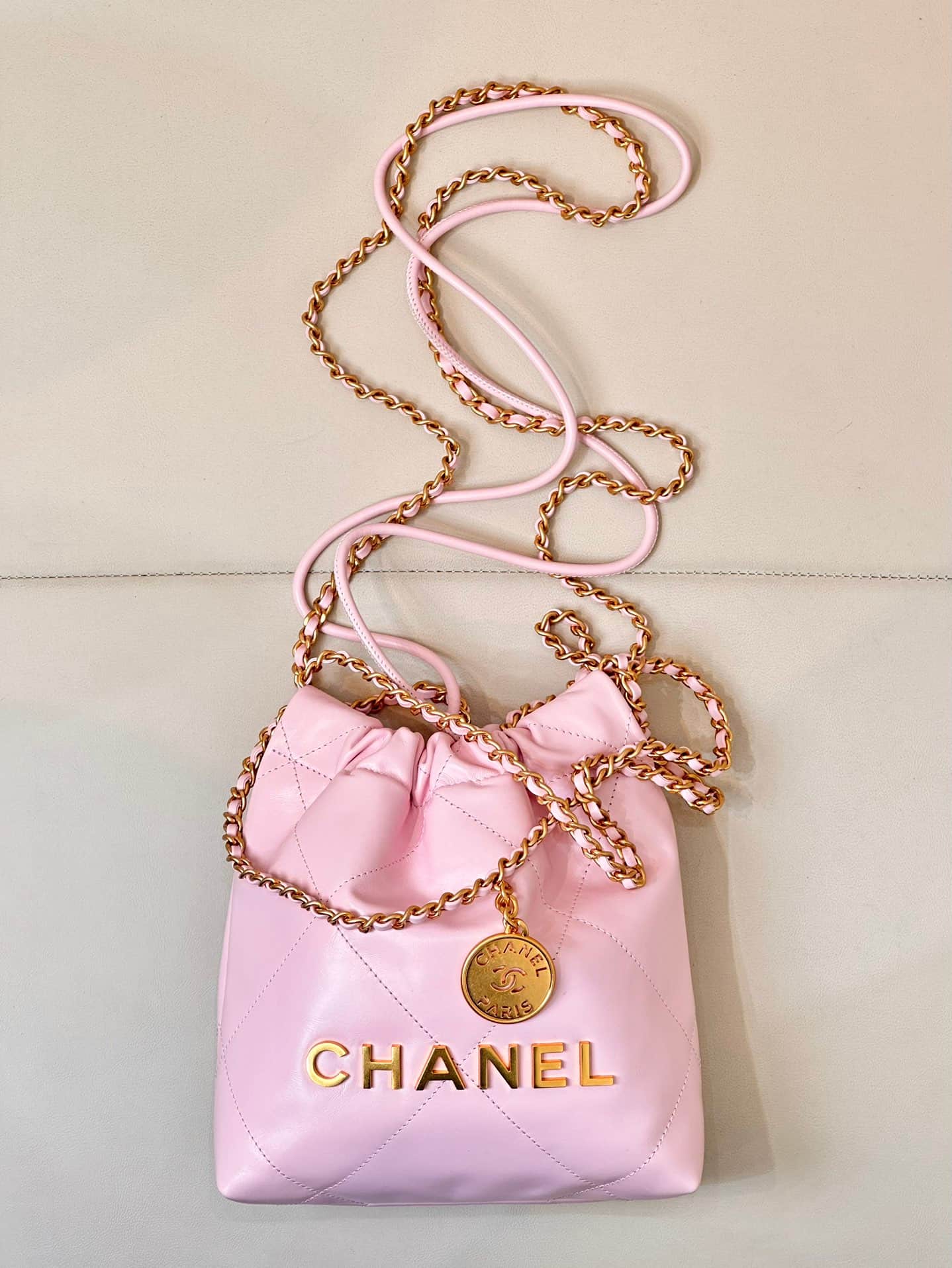 Chanel 22 MINI HANDBAG Shiny Calfskin Pink & Gold-Tone Metal AS3980 TOP
