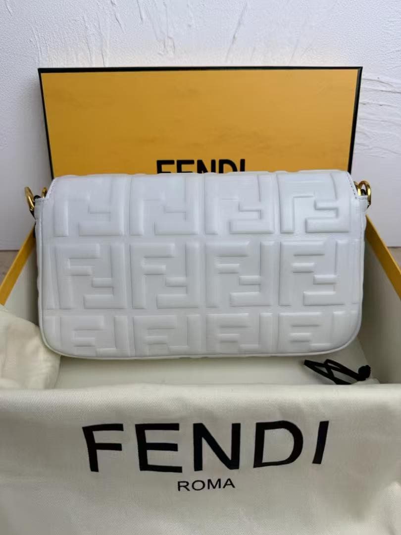 Fendi BAGUETTE leather bag White High