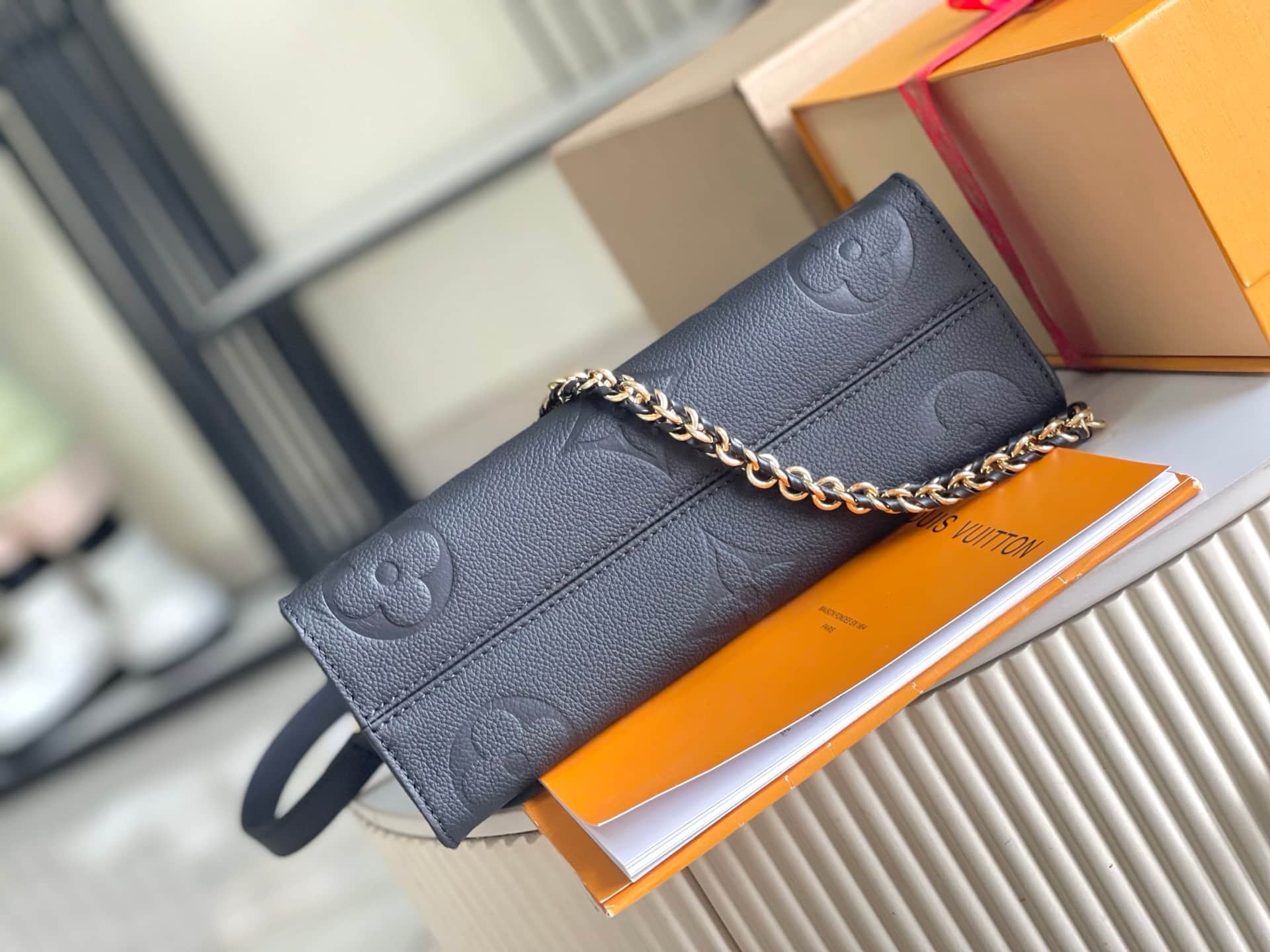 Louis Vuitton ONTHEGO East West Monogram Empreinte M23640 TOP