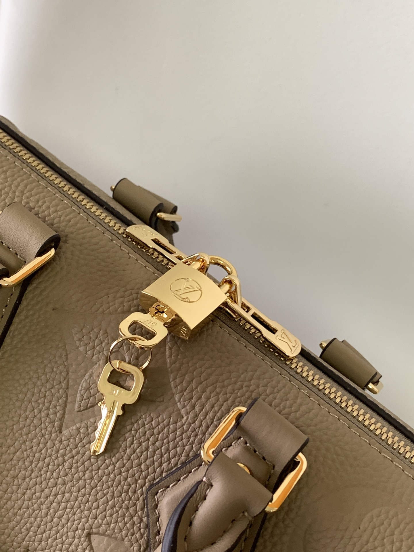 Louis Vuitton Speedy Bandoulière 25 Bag Tourterelle Embossed grained cowhide leather M59273 High