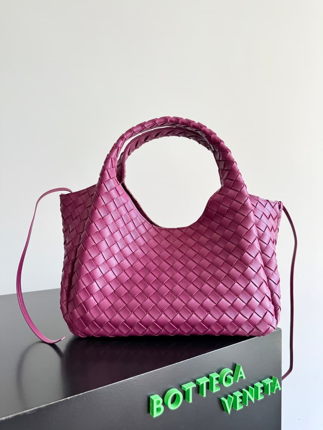 Bottega Veneta Medium Campana shoulder bag in Intrecciato leather Rose Red TOP