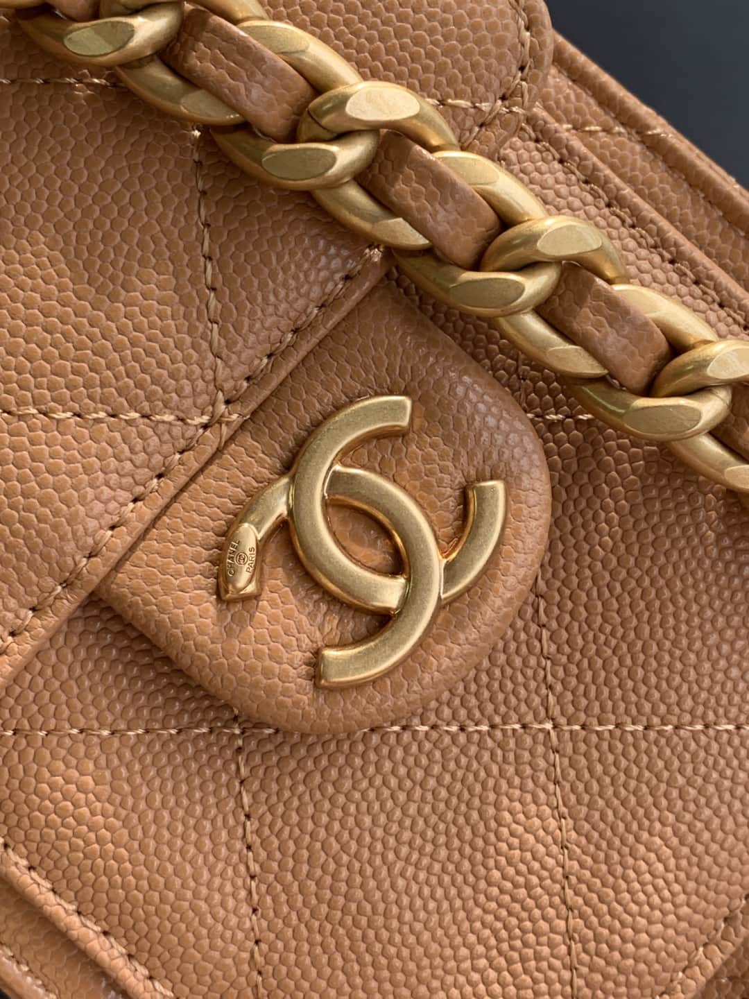 Chanel 25 Mini Hobo handbag AS5631 Grained calfskin & gold-tone metal Brown A